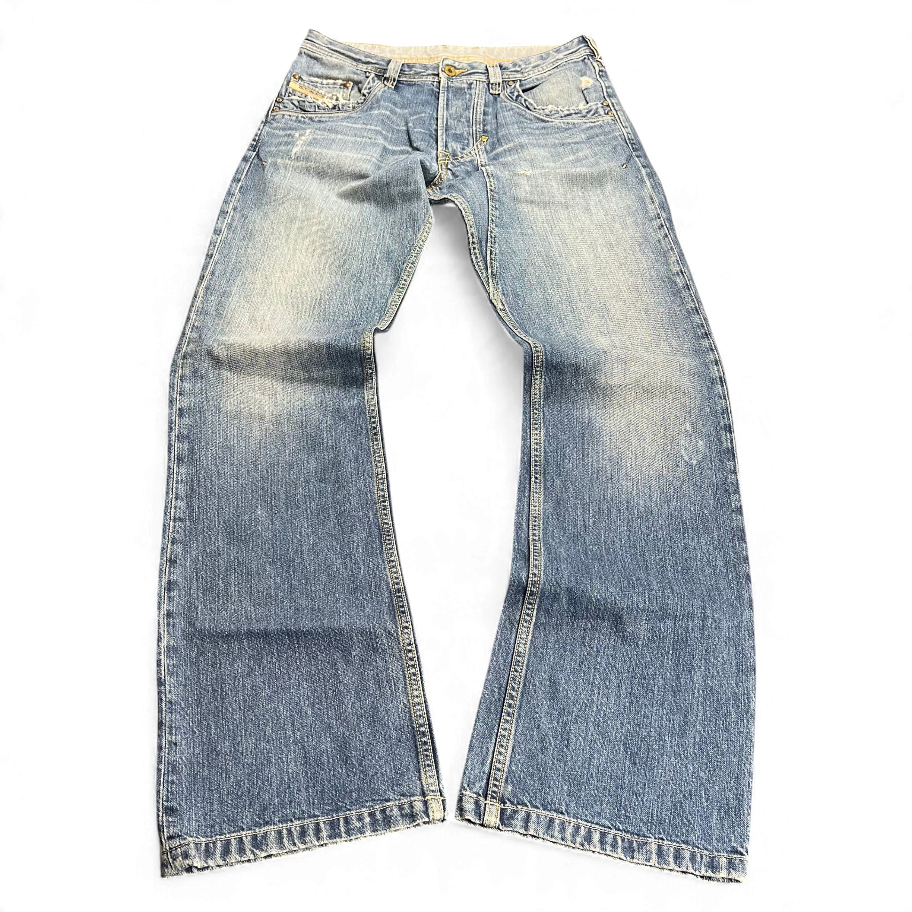 TWC Vintage Diesel Bootcut Jeans in verwaschenem Blau mit Distressed-Details und klassischem 5-Pocket-Design