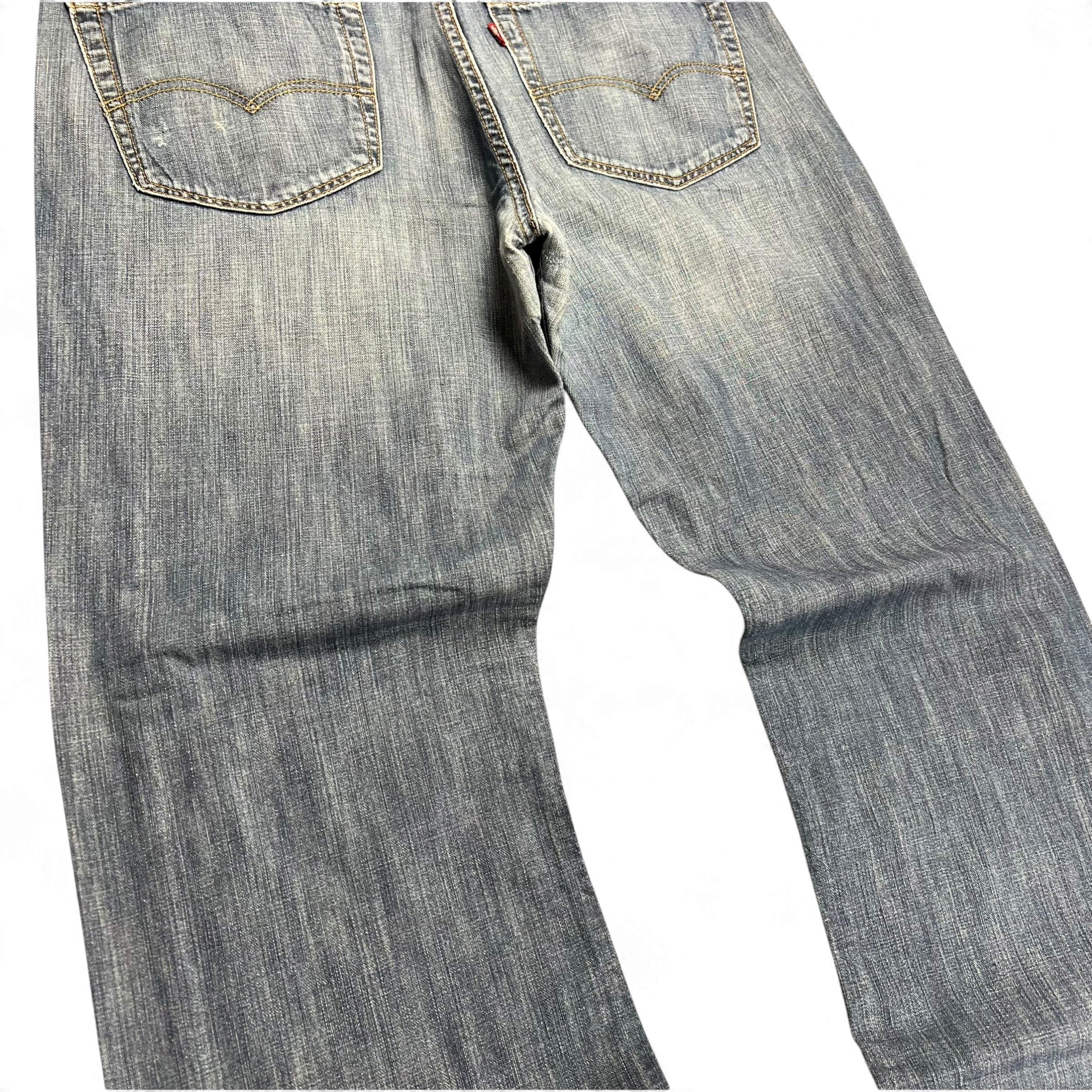 TWC Vintage Levi's 527 Bootcut Jeans in verwaschenem Blau mit klassischer Gesäßtaschen-Stickerei