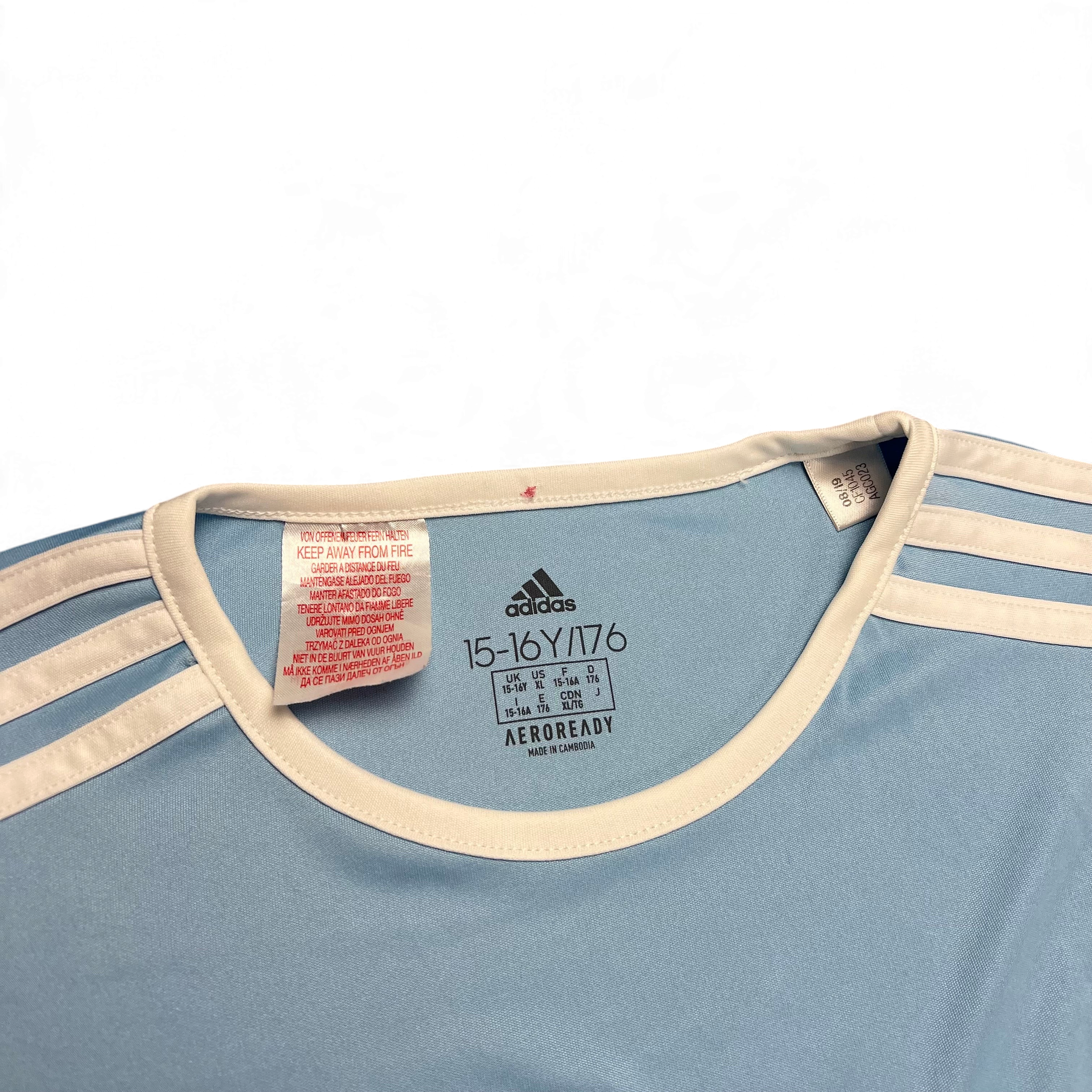 TWC Vintage Adidas Sport-T-Shirt in Babyblau mit Aeroready-Technologie und weißen Schulterstreifen
