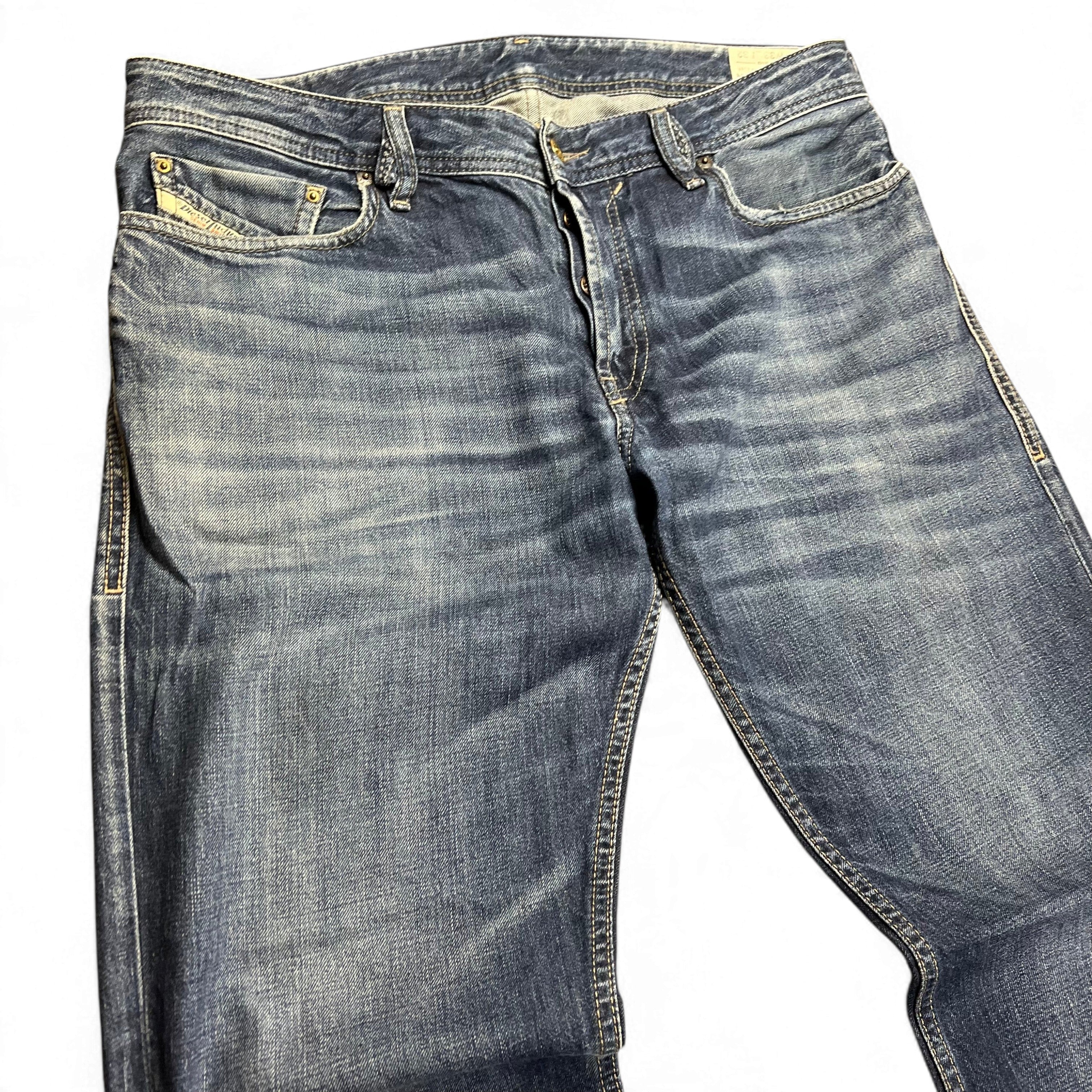 TWC Vintage Diesel New-Fanker Bootcut Jeans in verwaschenem Blau mit klassischem Five-Pocket-Design