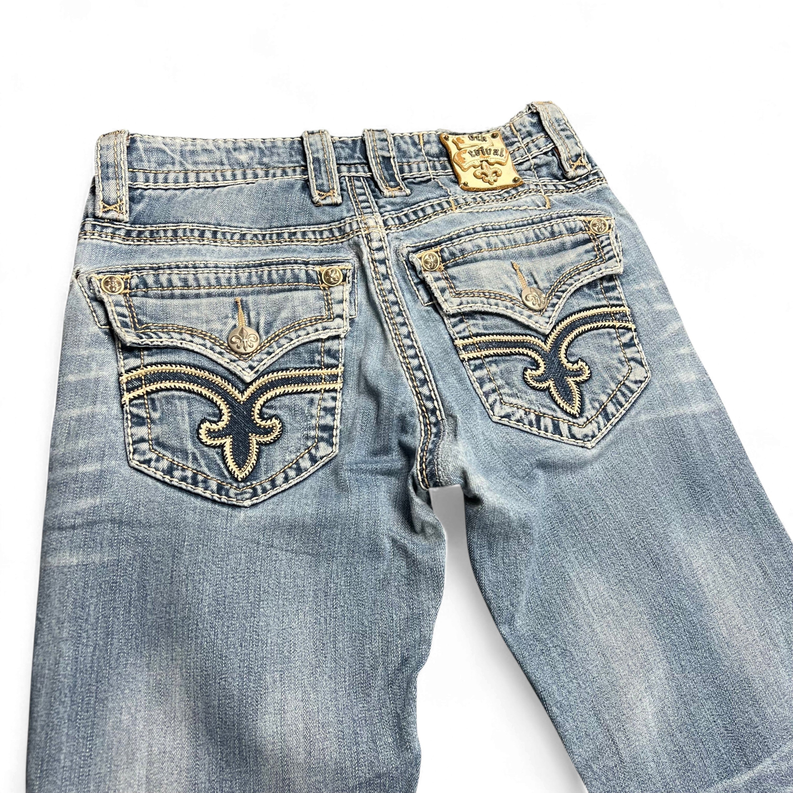 TWC Vintage Rock Revival Jeans mit geradem Bein, hellblaue Waschung und aufwendigen Stickereien auf den Gesäßtaschen