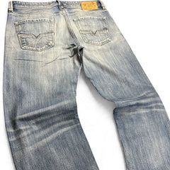 TWC Vintage Diesel Larkee Straight Jeans in verwaschenem Blau mit Gesäßtaschen und Lederpatch