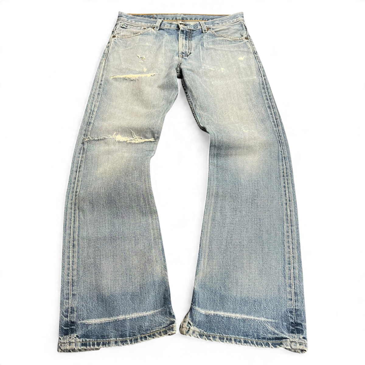 TWC Vintage Levi’s 507 Bootcut Jeans in hellblauem Denim mit Distressed-Details und ausgefransten Säumen