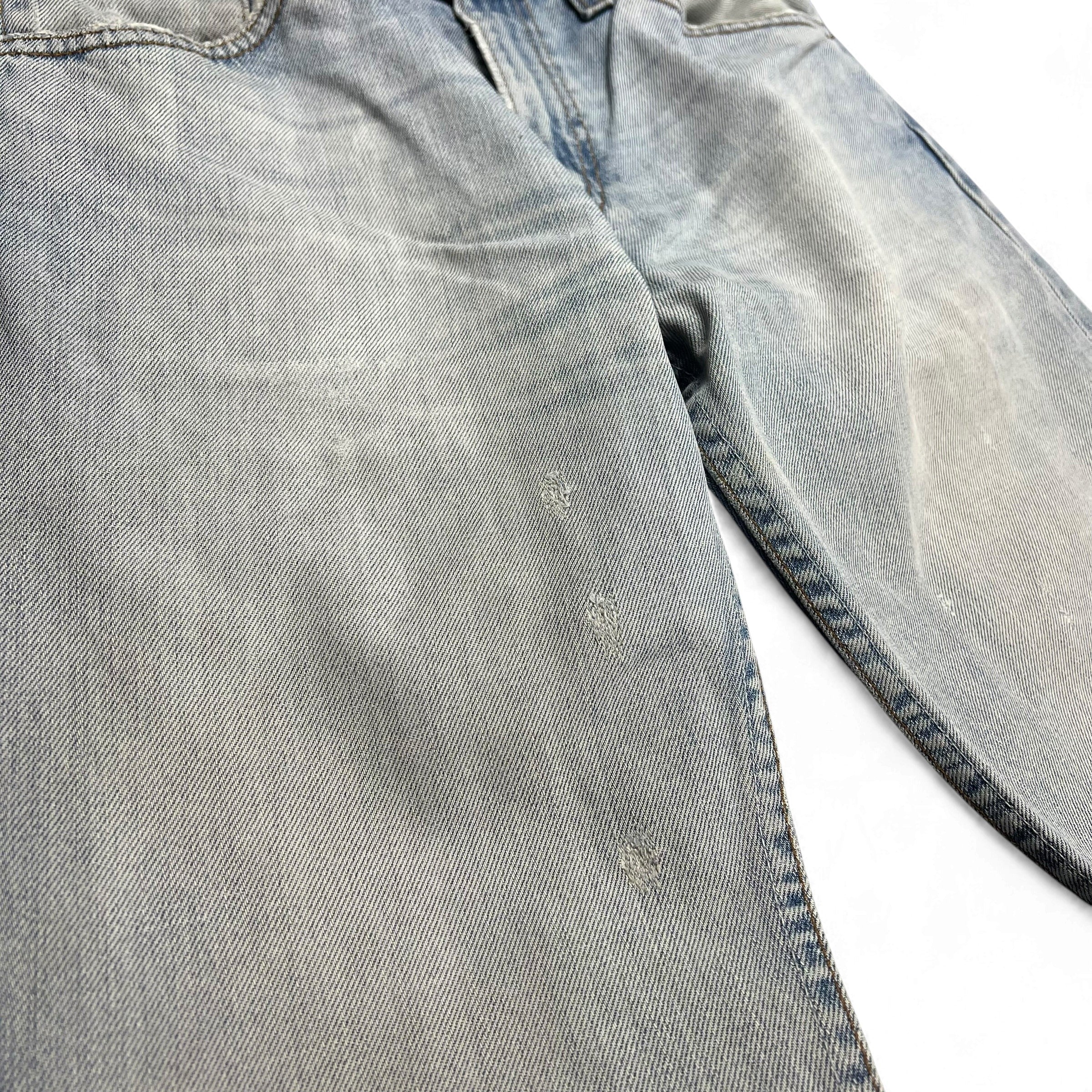 TWC Vintage Levi’s 507 Bootcut Jeans in hellblauem Denim mit dezenten Abnutzungsspuren und Vintage-Waschung