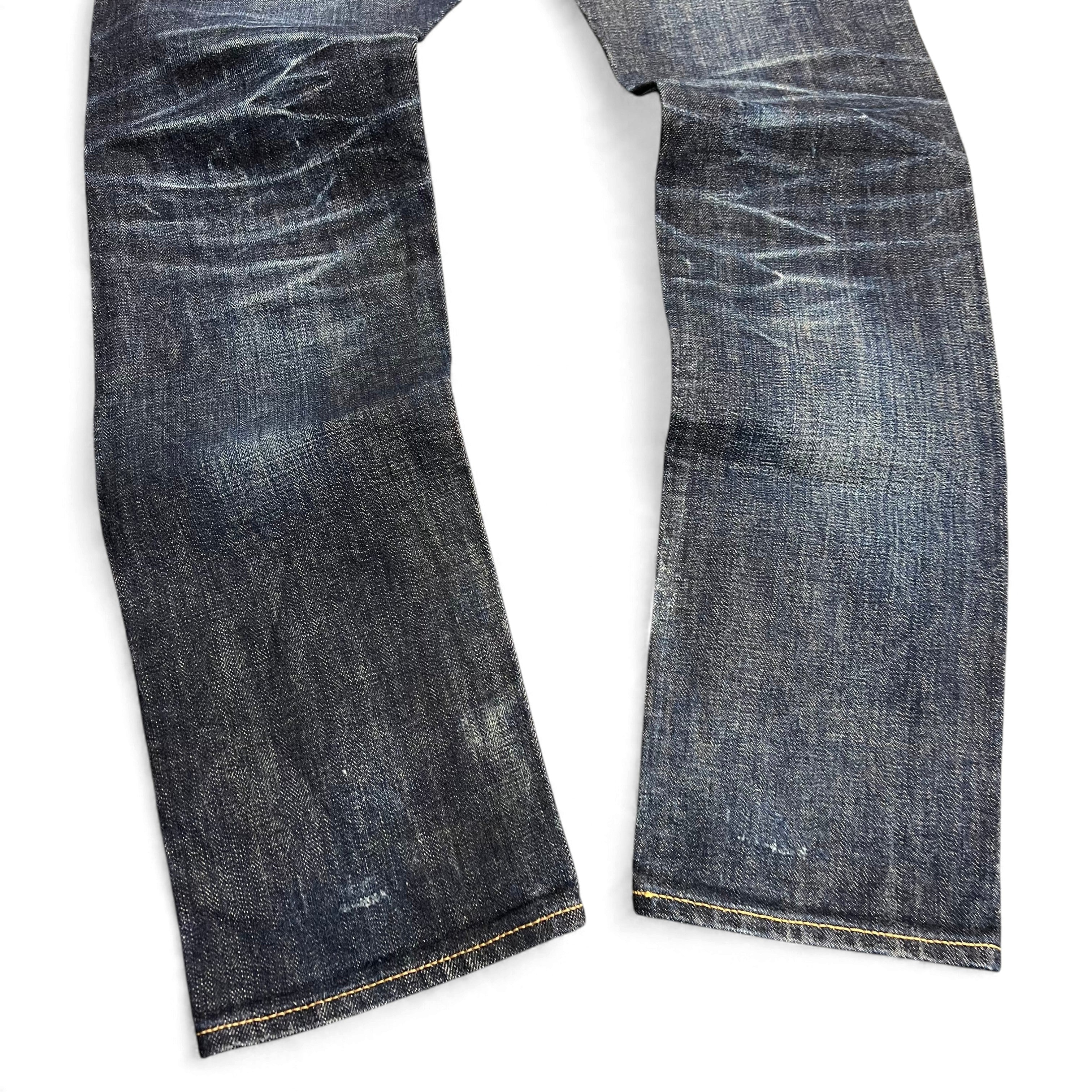 TWC Vintage japanische Selvedge Jeans in Dunkelblau mit markanten Tragespuren und Fade-Effekten an den Beinen