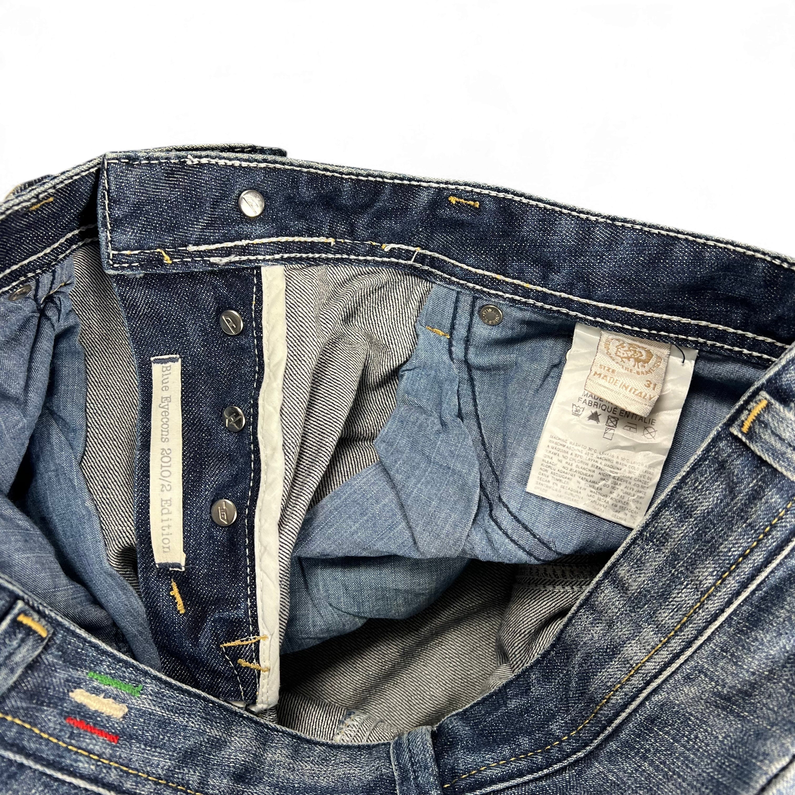 TWC Vintage Diesel Darron Straight Jeans mit Knopfleiste und Blue Eyecons 2010/2 Edition Label