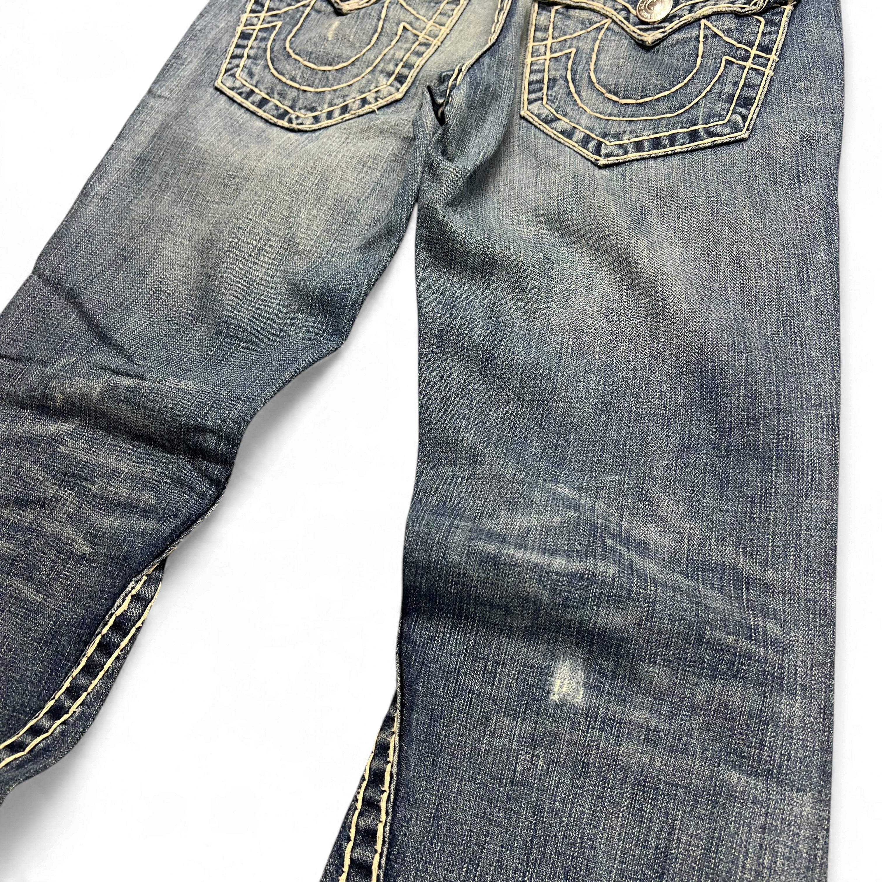 TWC Vintage True Religion Joey Super T Bootcut Jeans in blauem Denim mit markanten hellen Kontrastnähten