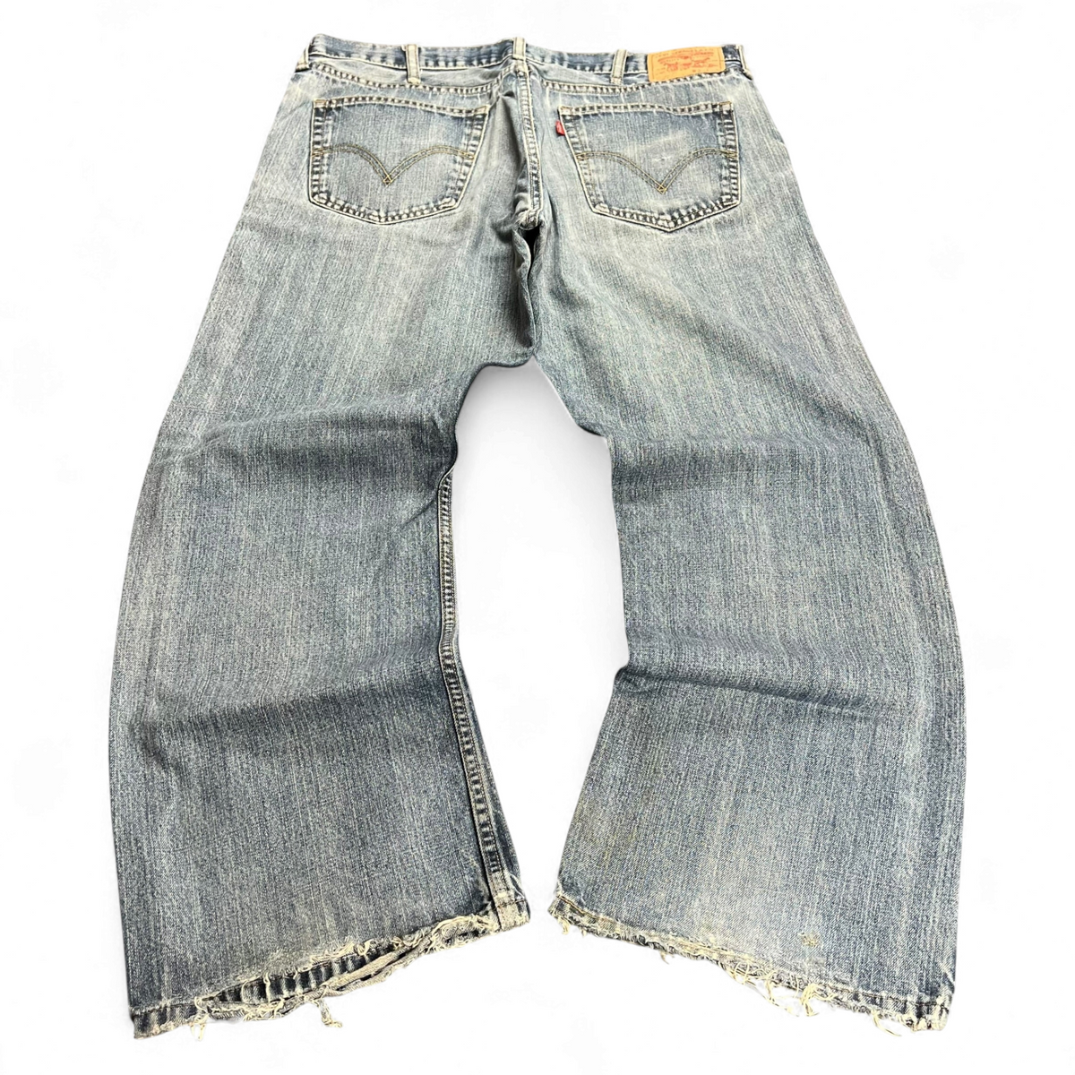 TWC Vintage Levi's 527 Loose Bootcut Jeans in hellblauem Denim mit ausgefransten Säumen und klassischem Schnitt