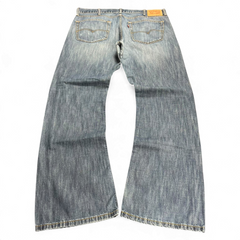 TWC Vintage Levi’s 527 Bootcut Jeans in verwaschenem Blau mit klassischem Five-Pocket-Design und Leder-Patch