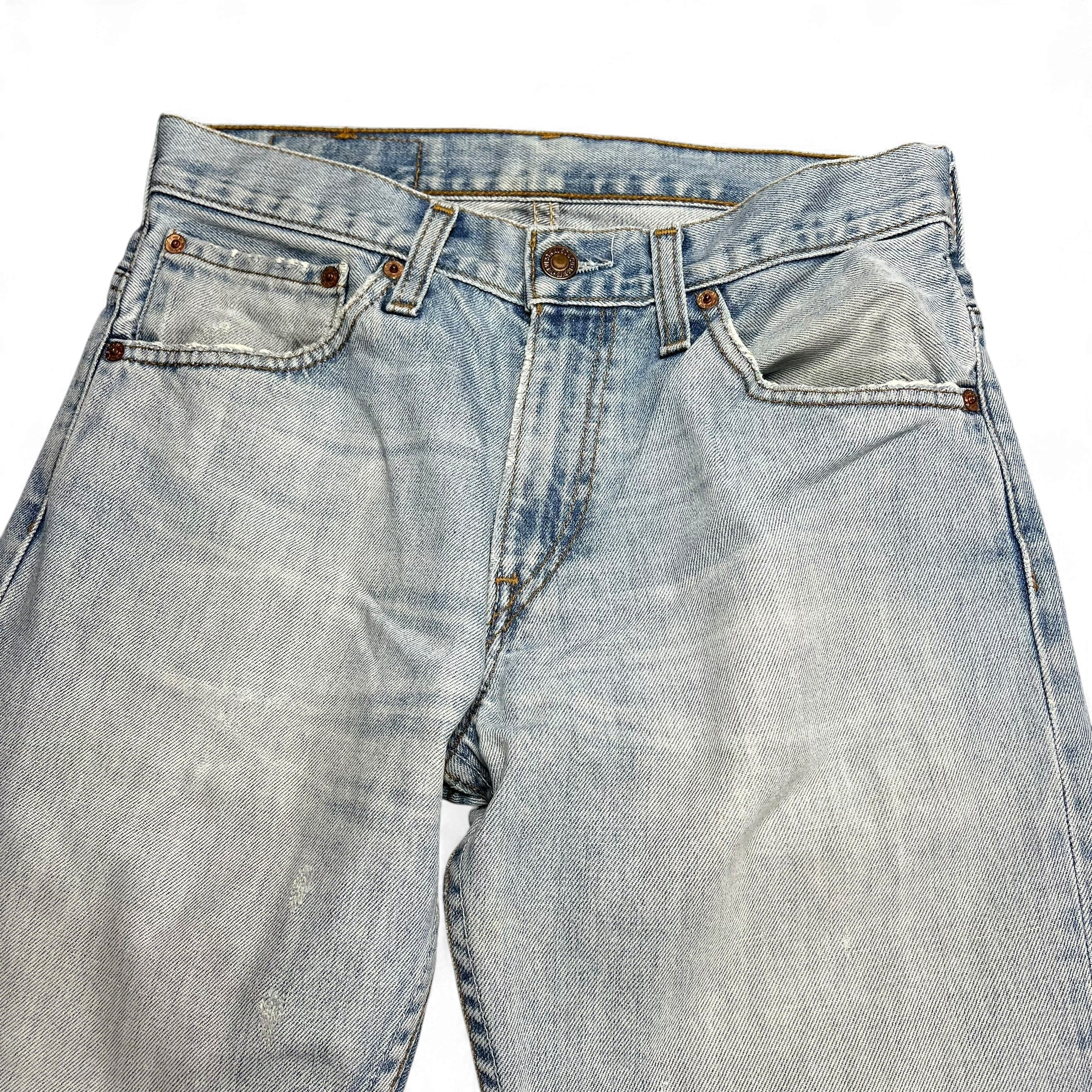 TWC Vintage Levi’s 507 Bootcut Jeans in hellblauem Denim mit klassischem Five-Pocket-Design und Knopfverschluss