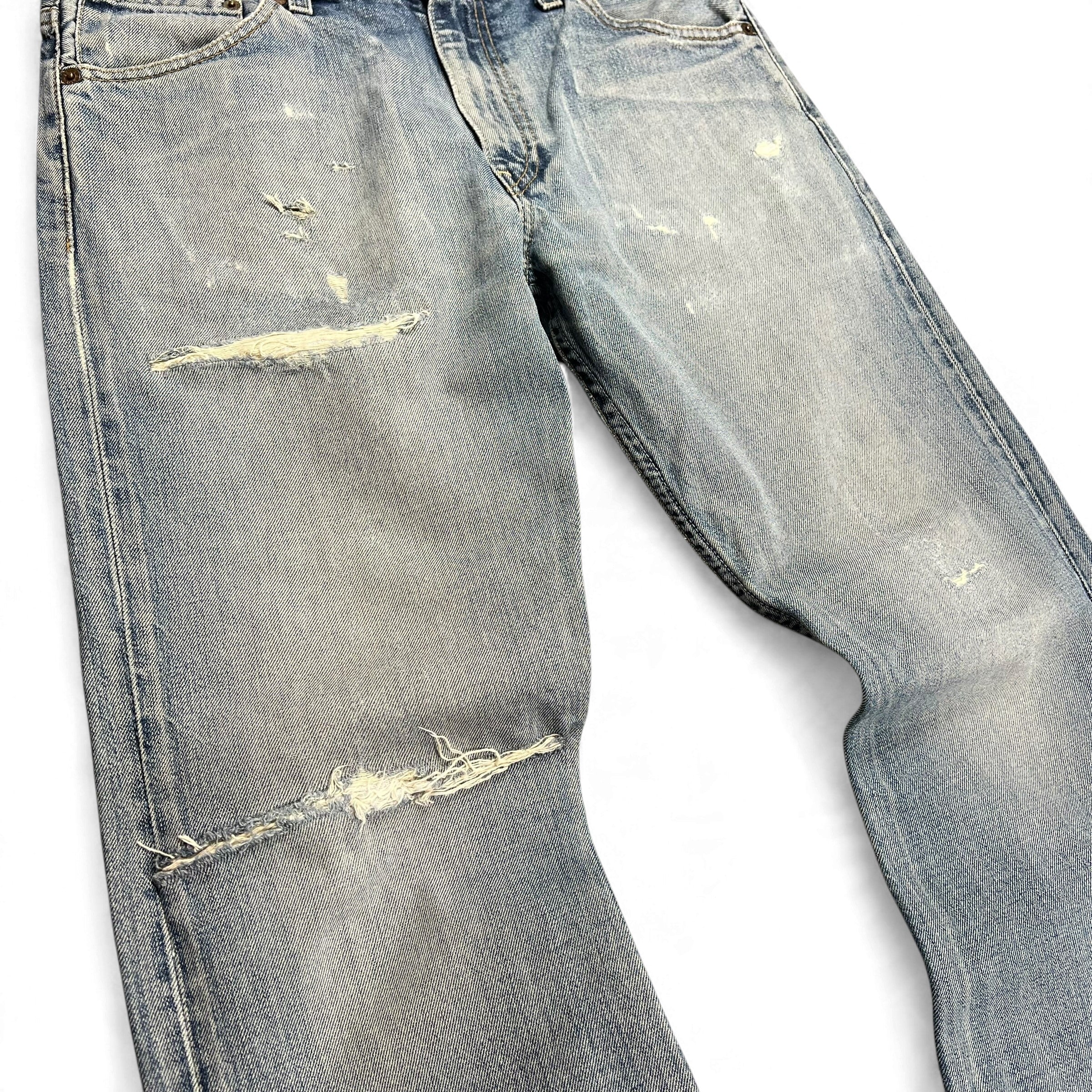 TWC Vintage Levi’s 507 Bootcut Jeans in hellblauem Denim mit Distressed-Details und Rissen an den Knien