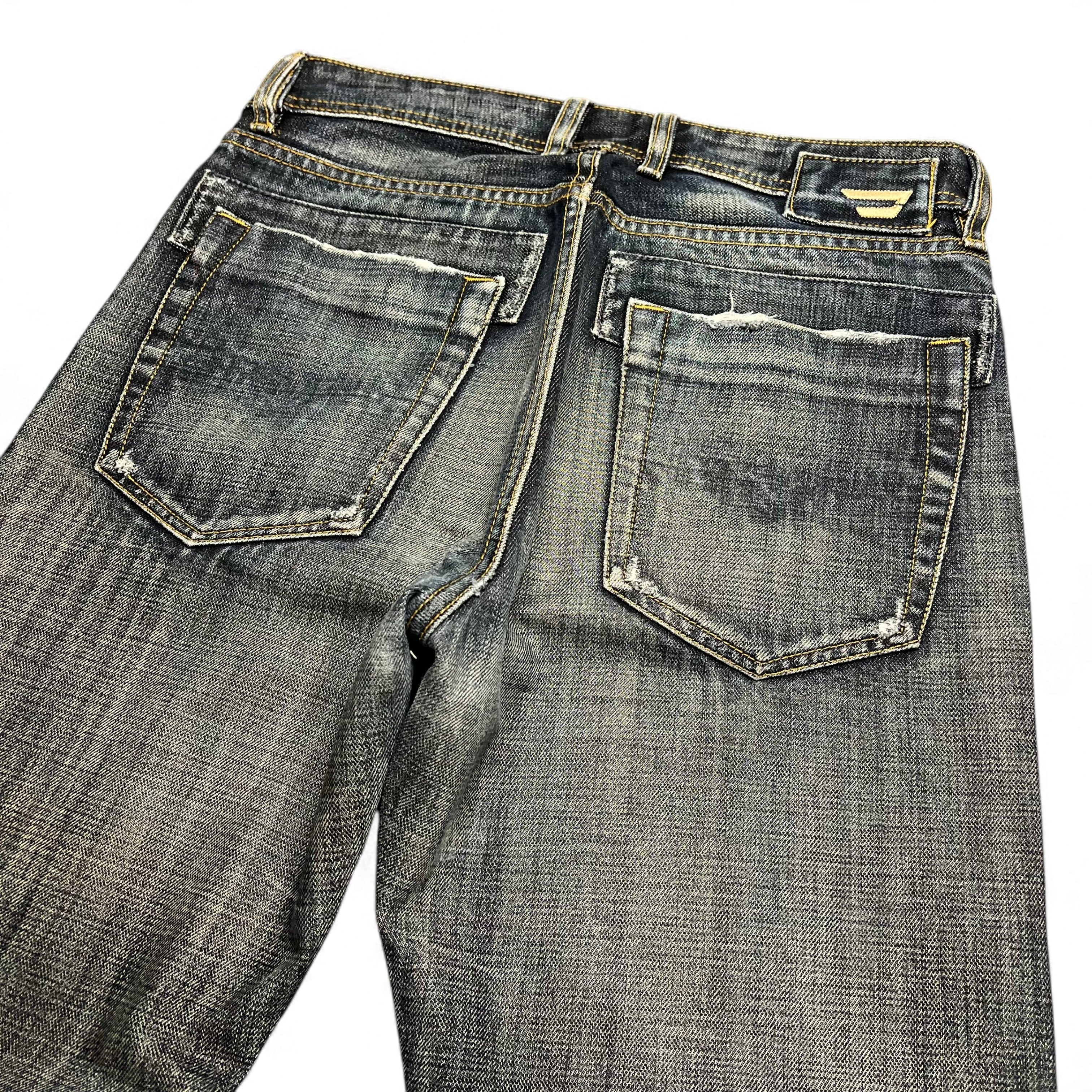 TWC Vintage Diesel Slim Jeans in verwaschenem Blau mit Distressed-Details und Gesäßtaschen