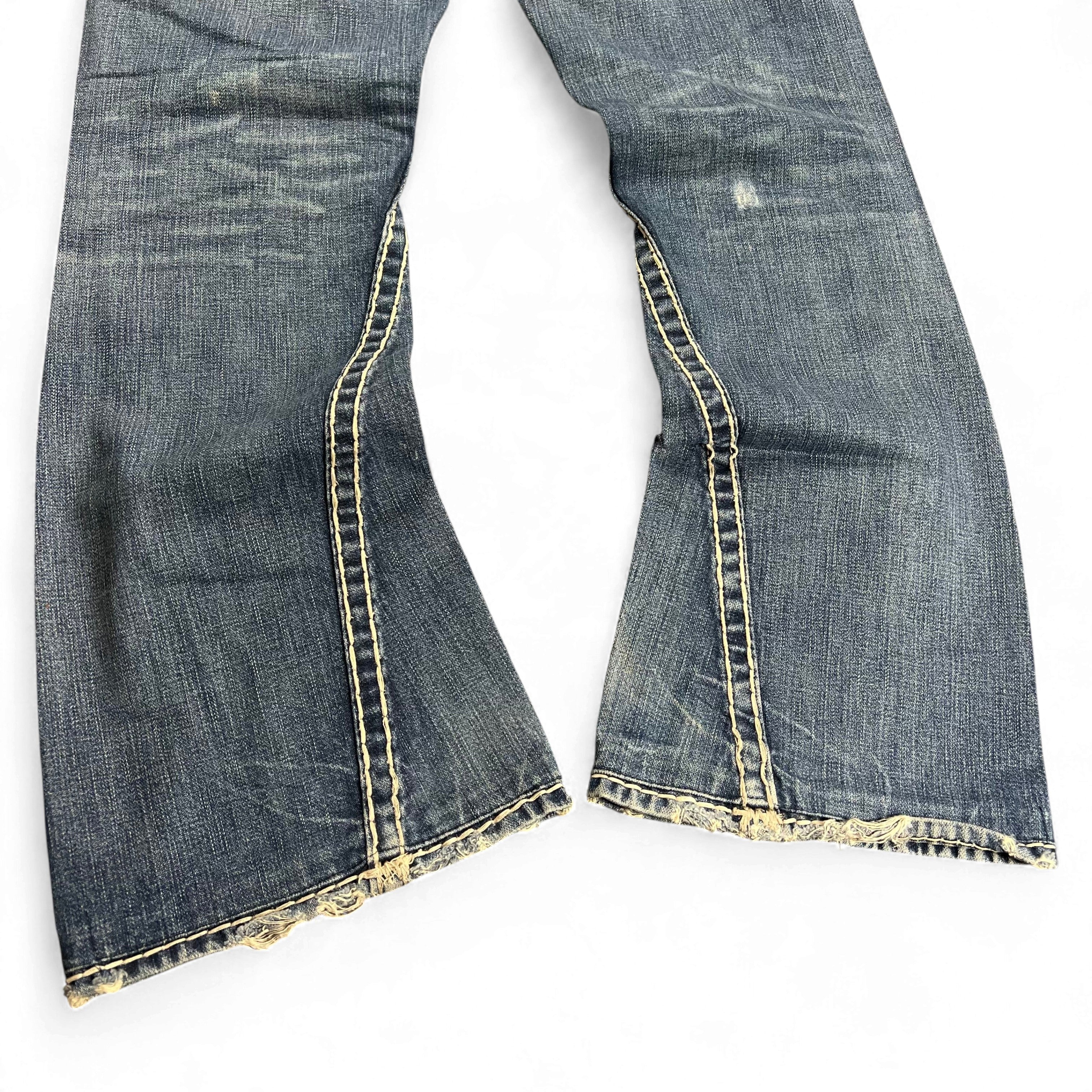 TWC Vintage True Religion Joey Super T Bootcut Jeans in blauem Denim mit markanten hellen Kontrastnähten
