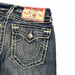 TWC Vintage True Religion Joey Super T Bootcut Jeans in blauem Denim mit markanten hellen Kontrastnähten