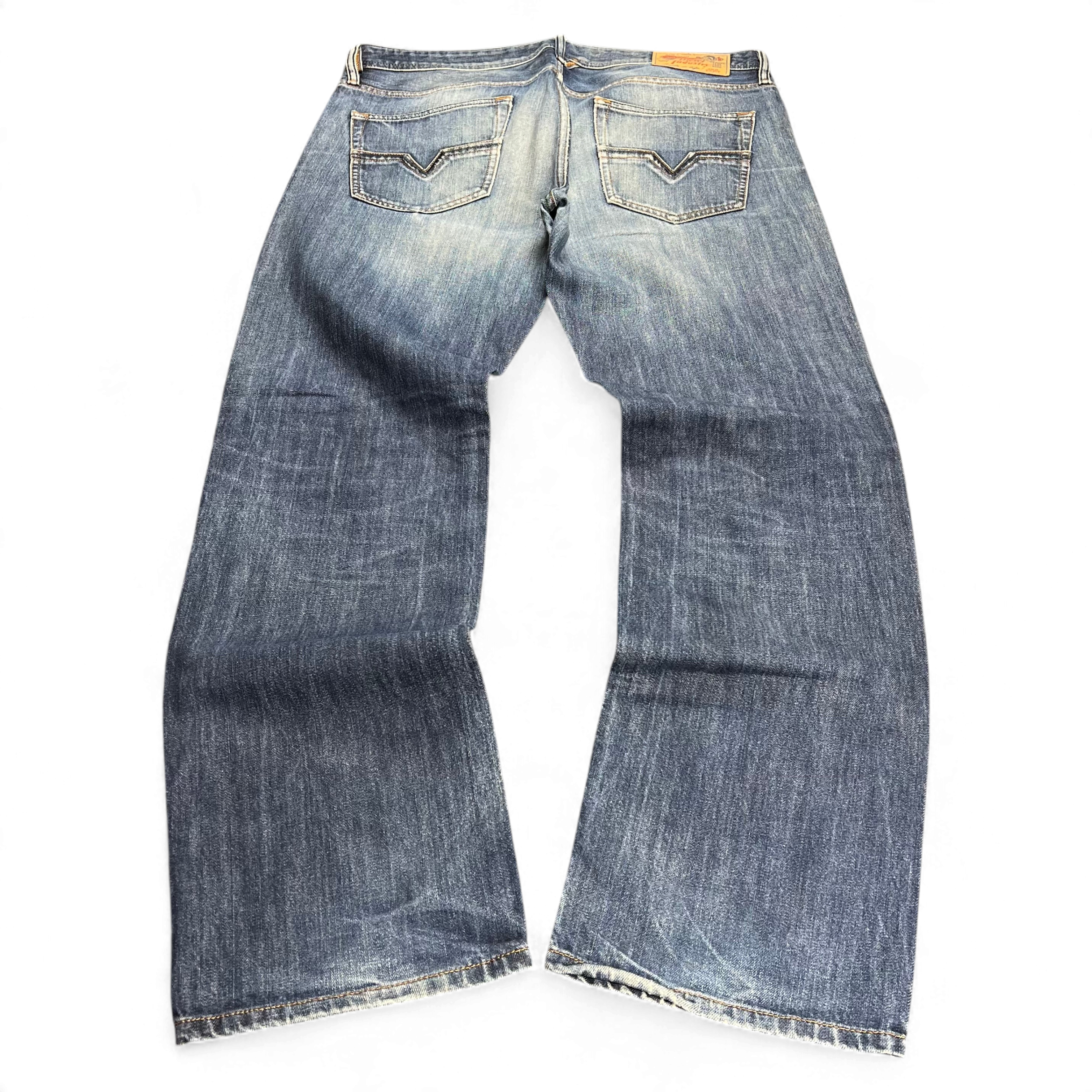 TWC Vintage Diesel Larkee Straight Jeans in blauem Denim mit klassischer Waschung und Gesäßtaschen-Details