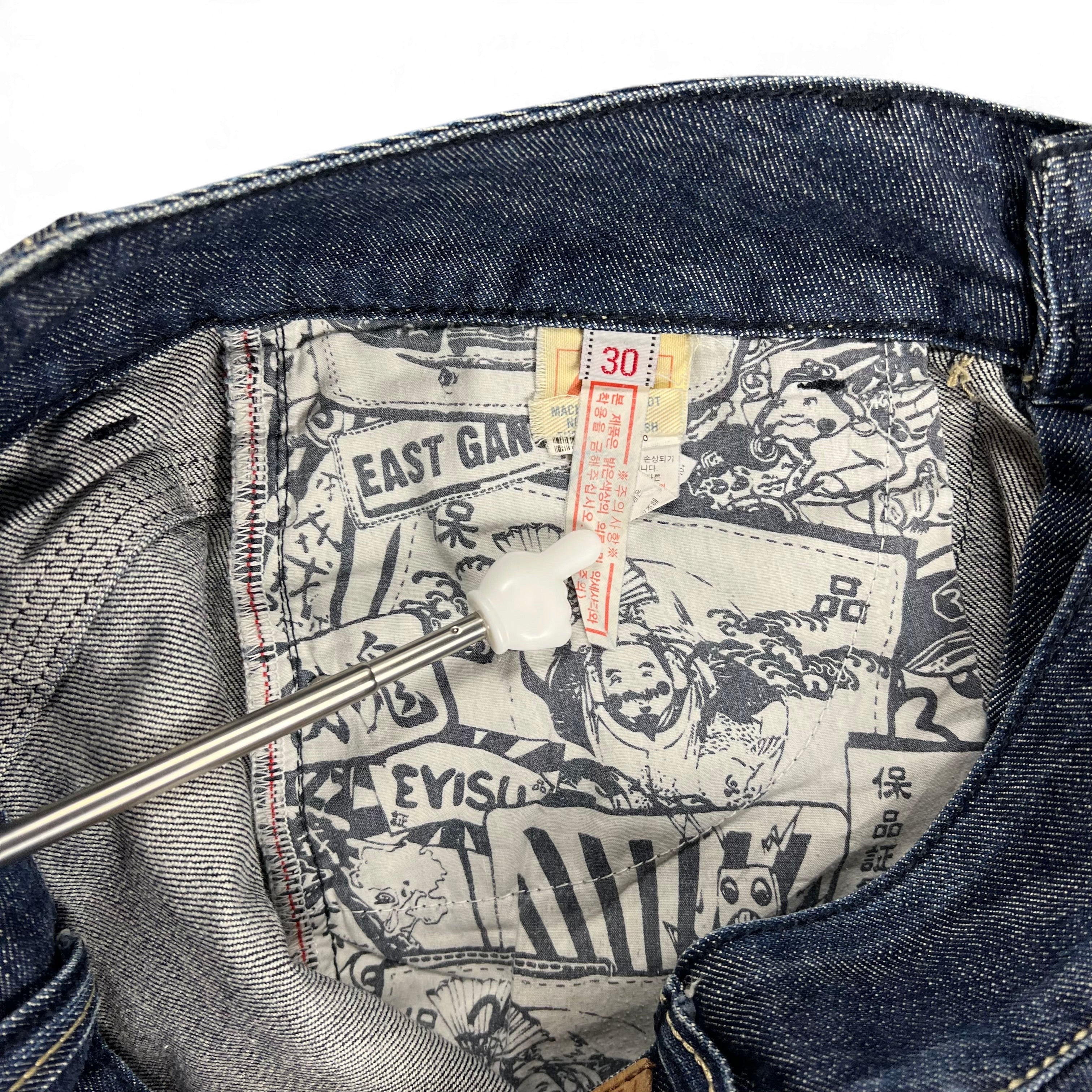 TWC Vintage Jeans mit bedrucktem Innenfutter und Etikett in Größe 30, Nahaufnahme der Innenseite
