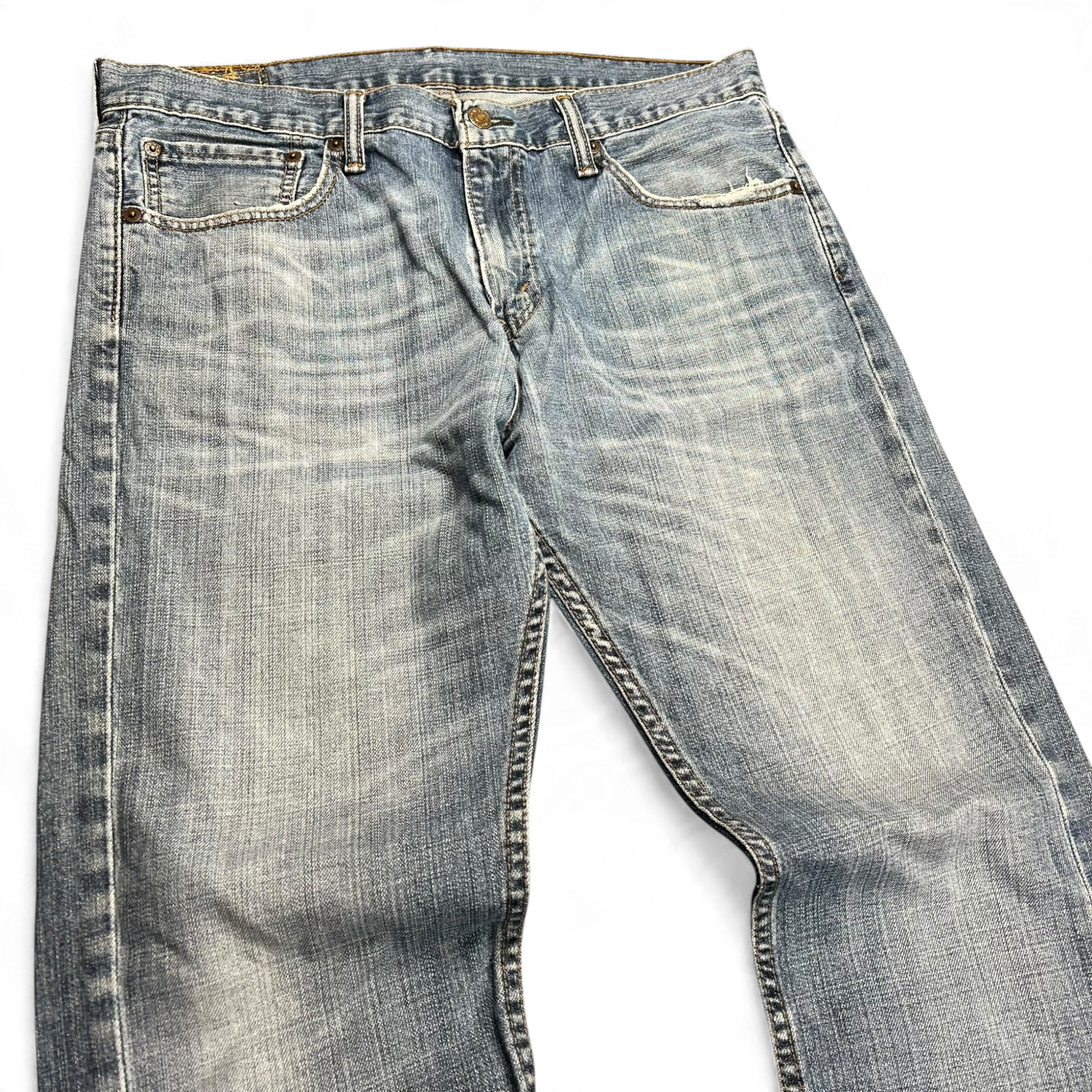 TWC Vintage Levi’s 527 Bootcut Jeans in hellblauem Denim mit Vintage-Waschung und klassischem Five-Pocket-Design