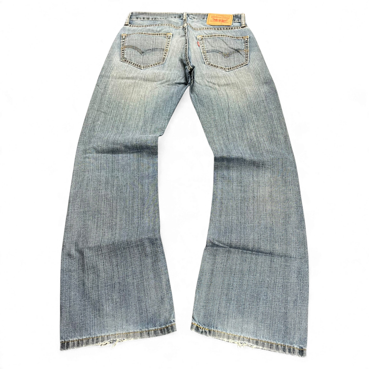 TWC Vintage Levi's 527 Bootcut Jeans in hellblauem Denim mit ausgefransten Säumen und klassischem Five-Pocket-Design