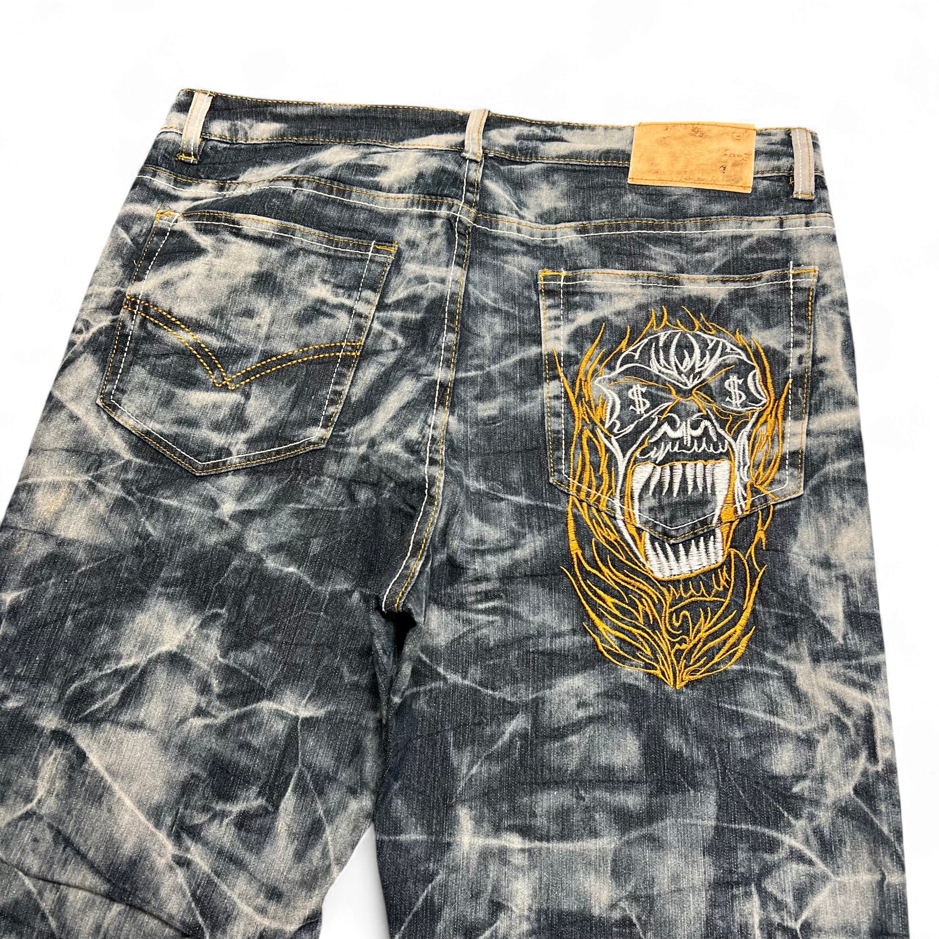 TWC Vintage Jeans aus verwaschenem Denim mit auffälliger Affen-Stickerei auf der Gesäßtasche
