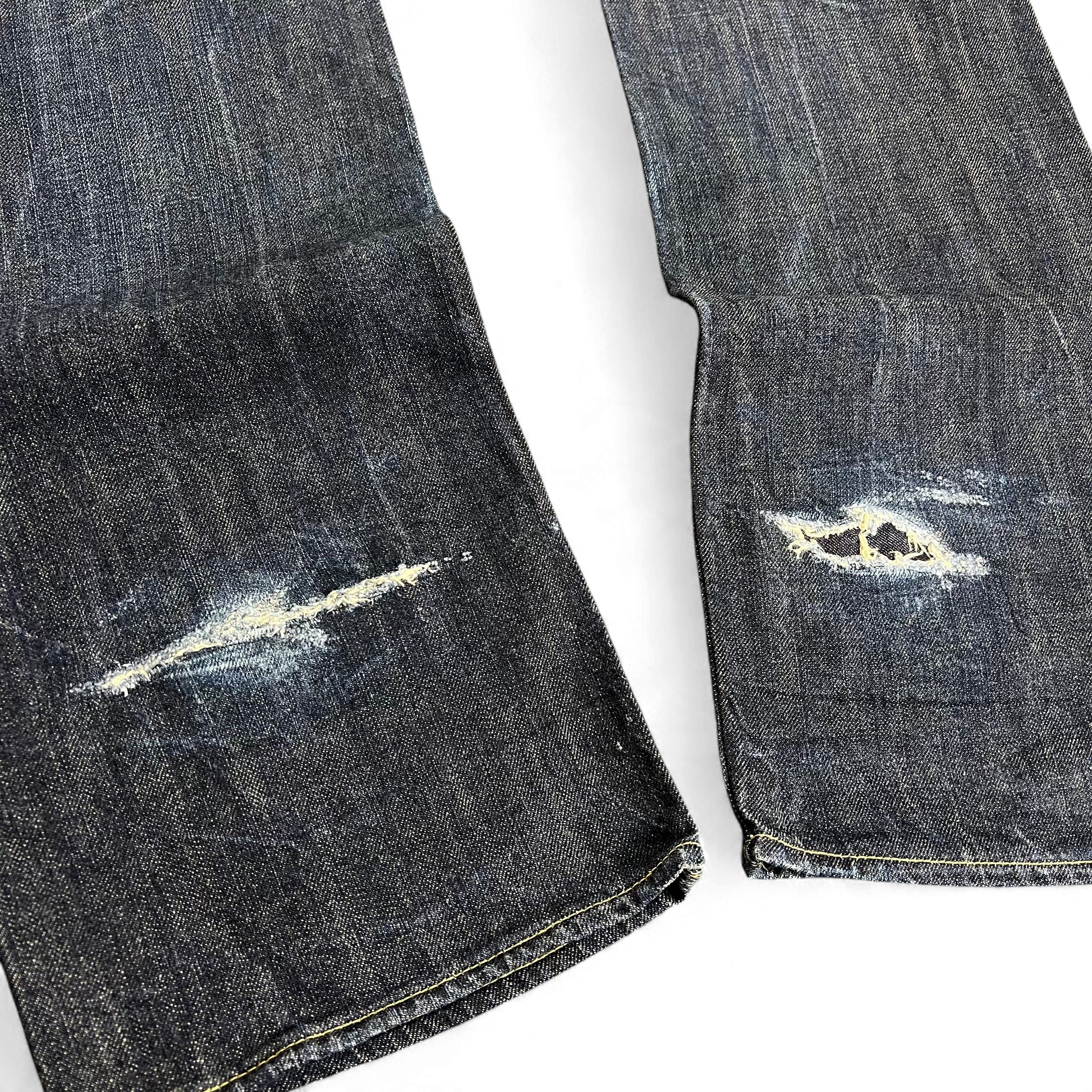 TWC Vintage Edwin Jeans aus japanischem Selvedge-Denim in Dunkelblau mit sichtbaren Abnutzungserscheinungen am Bein