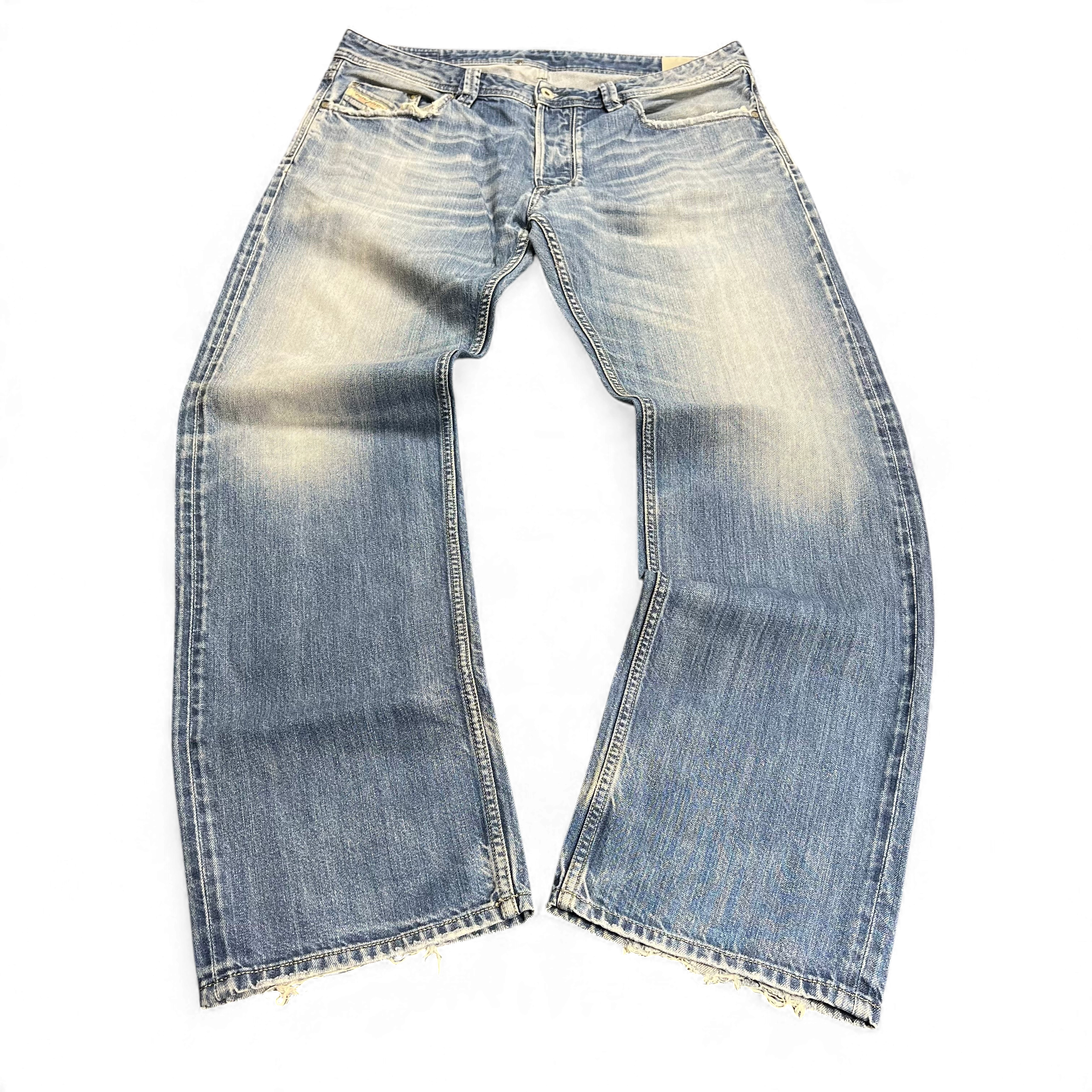 TWC Vintage Diesel Larkee Straight Jeans in verwaschenem Blau mit geradem Bein und Vintage-Details
