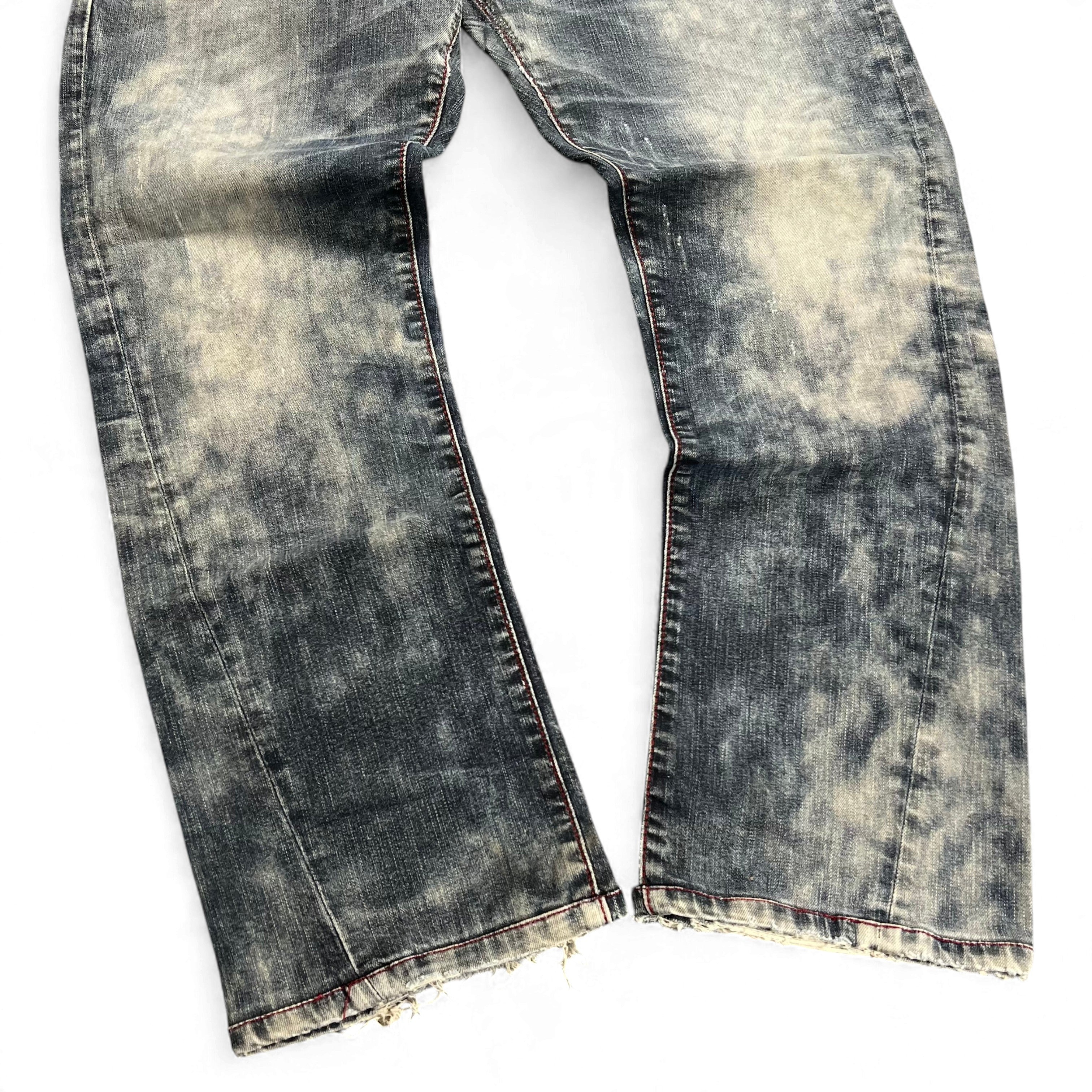 TWC Vintage Evisu KC Straight Jeans mit verwaschener blauer Waschung und ausgefransten Beinabschlüssen