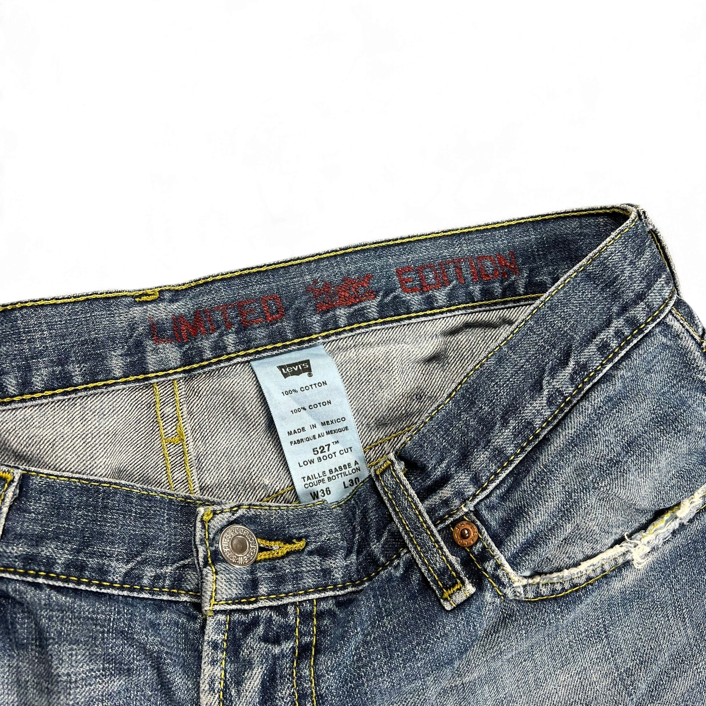 TWC Vintage Levi's 527 Bootcut Jeans aus blauem Denim mit Limited Edition Stickerei am Innenbund