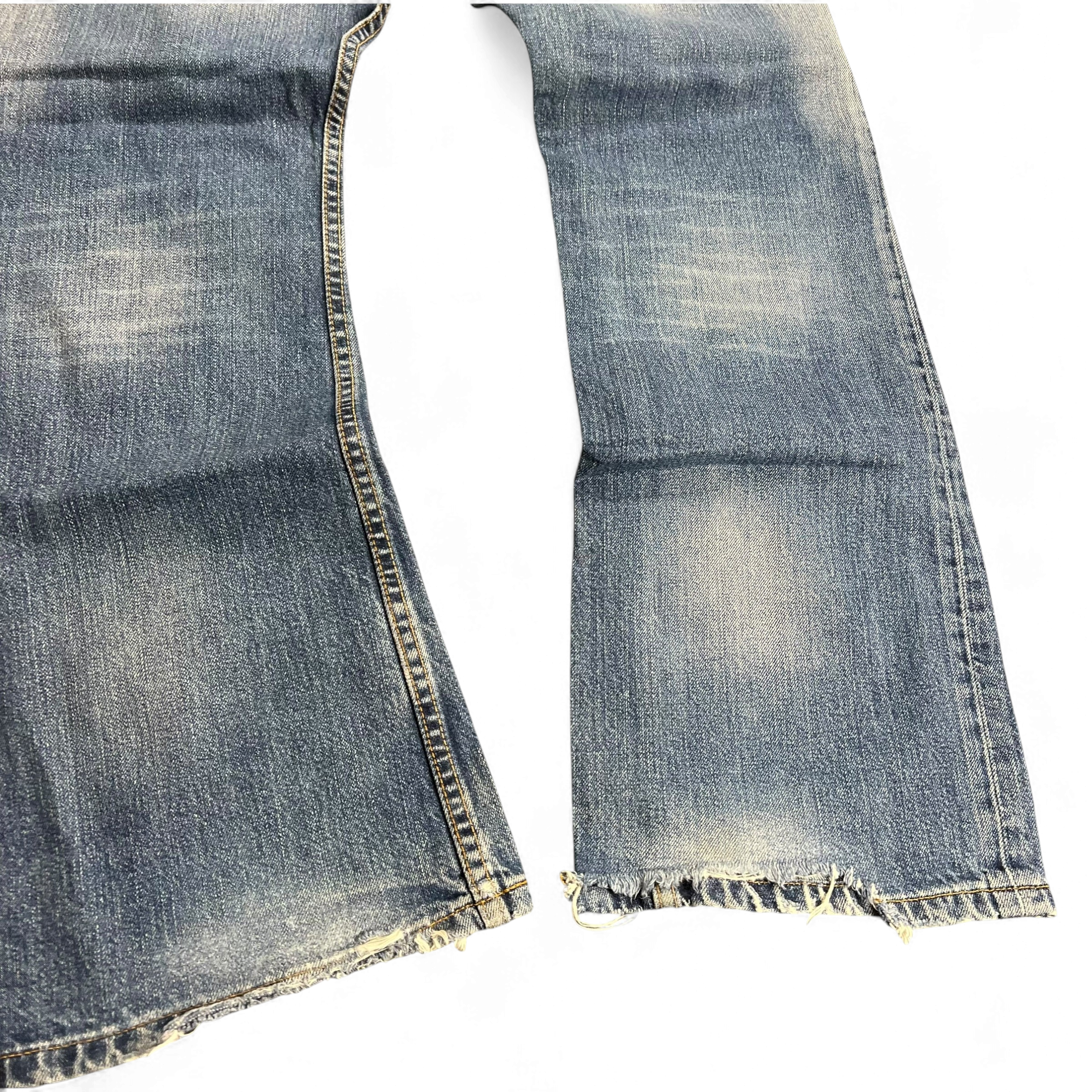 TWC Vintage Levi’s 512 Bootcut Jeans in blauem Denim mit ausgefransten Säumen und Vintage-Waschung