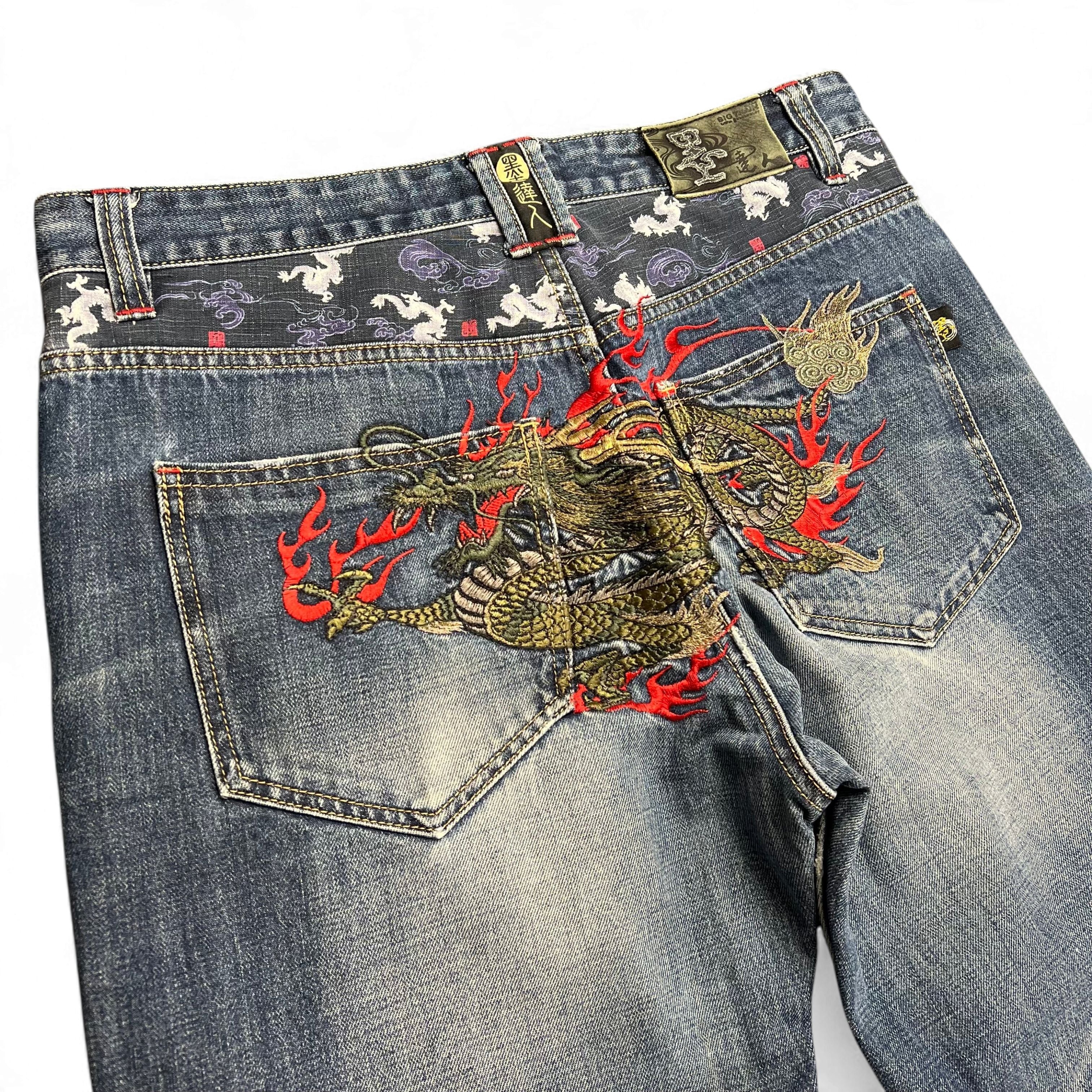 TWC Vintage japanische Selvedge Jeans mit aufwendiger Drachenstickerei und gemustertem Bund in verwaschenem Blau