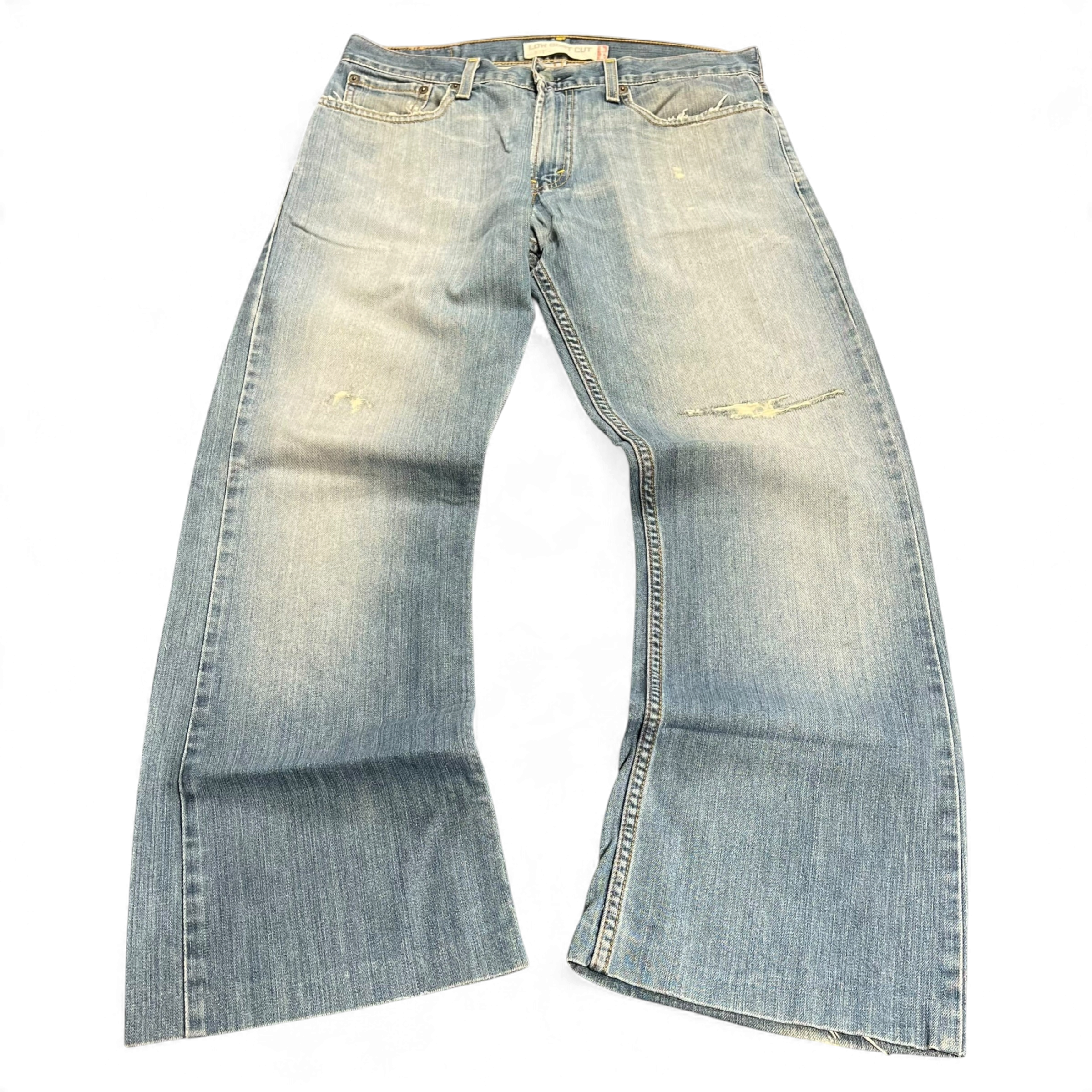 TWC Vintage Levi's 527 Bootcut Jeans in hellblauem Denim mit Used-Look und ausgefransten Beinabschlüssen