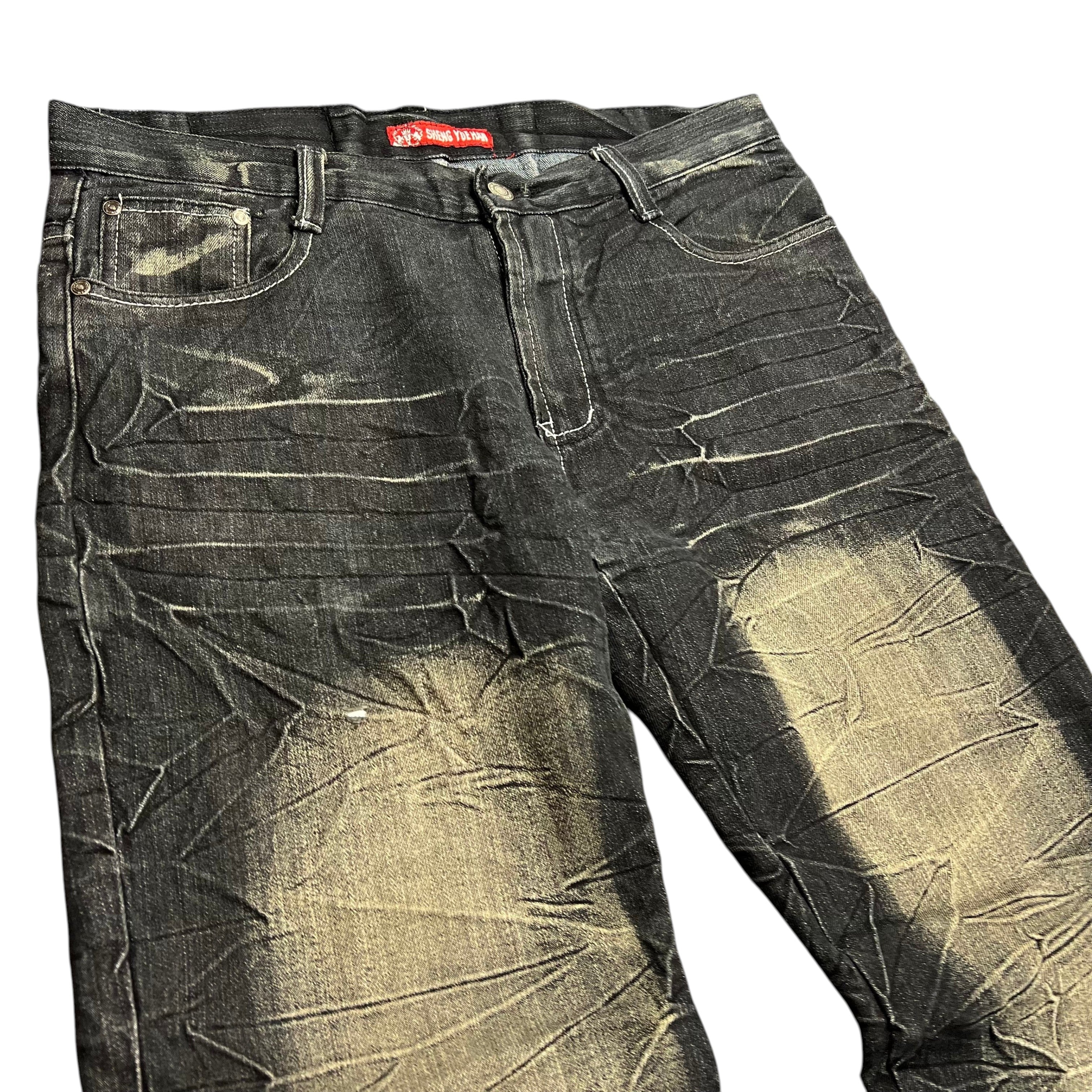 TWC Vintage Jeans aus schwarzem Denim mit japanischer Stickerei-Optik und markanter Waschung im Used-Look