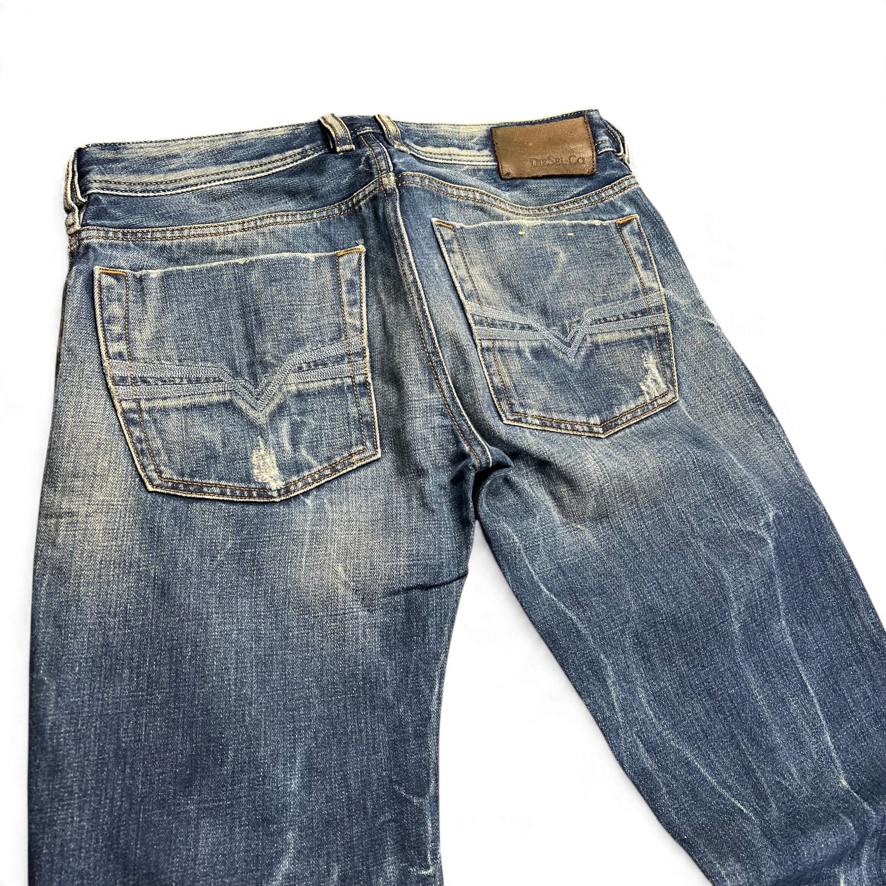 TWC Vintage Diesel Zatiny Bootcut Jeans in verwaschenem Blau mit Lederpatch und Gesäßtaschen-Details