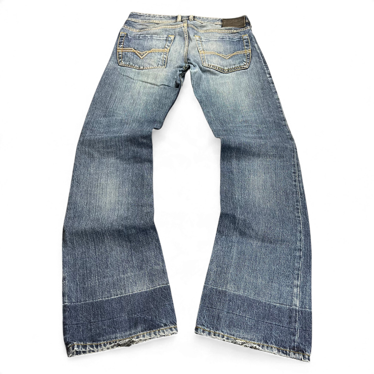 TWC Vintage Diesel Zatiny Bootcut Jeans in blauem Denim mit verwaschener Optik und markanten Gesäßtaschen
