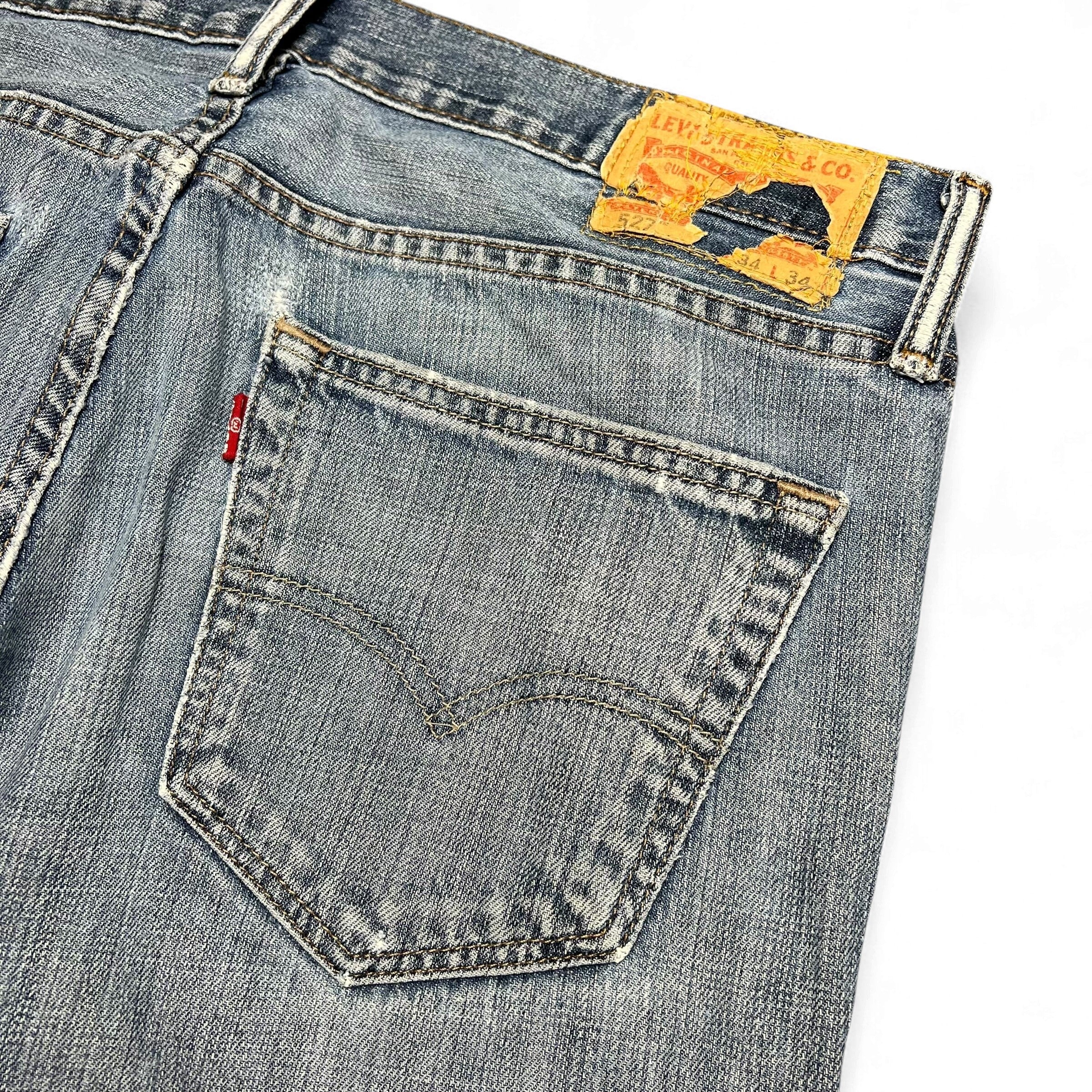 TWC Vintage Levi’s 527 Bootcut Jeans in verwaschenem Blau mit Lederpatch und Gesäßtasche