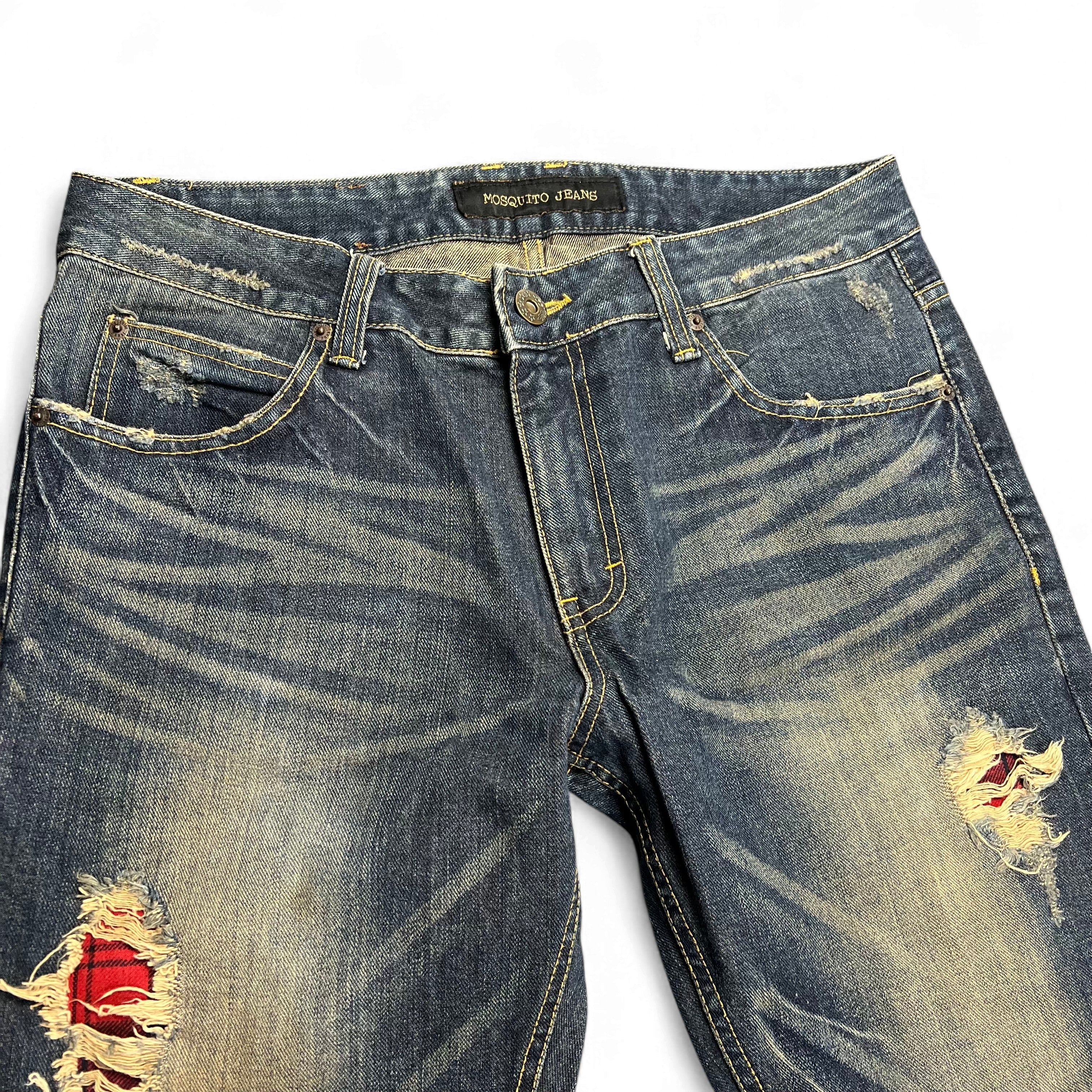 TWC Vintage Mosquito Jeans Bootcut-Jeans in verwaschenem Blau mit Distressed-Details und rotem Karostoff-Futter