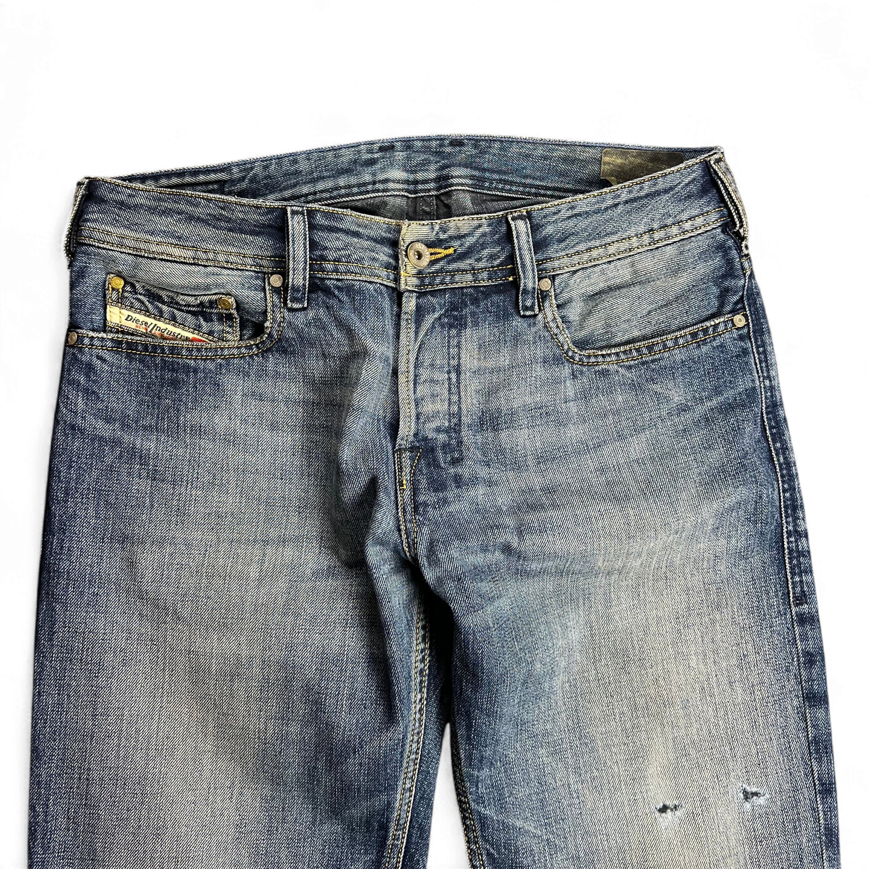 TWC Vintage Diesel Zatiny Bootcut Jeans in verwaschenem Blau mit Used-Look und charakteristischem Logo-Detail
