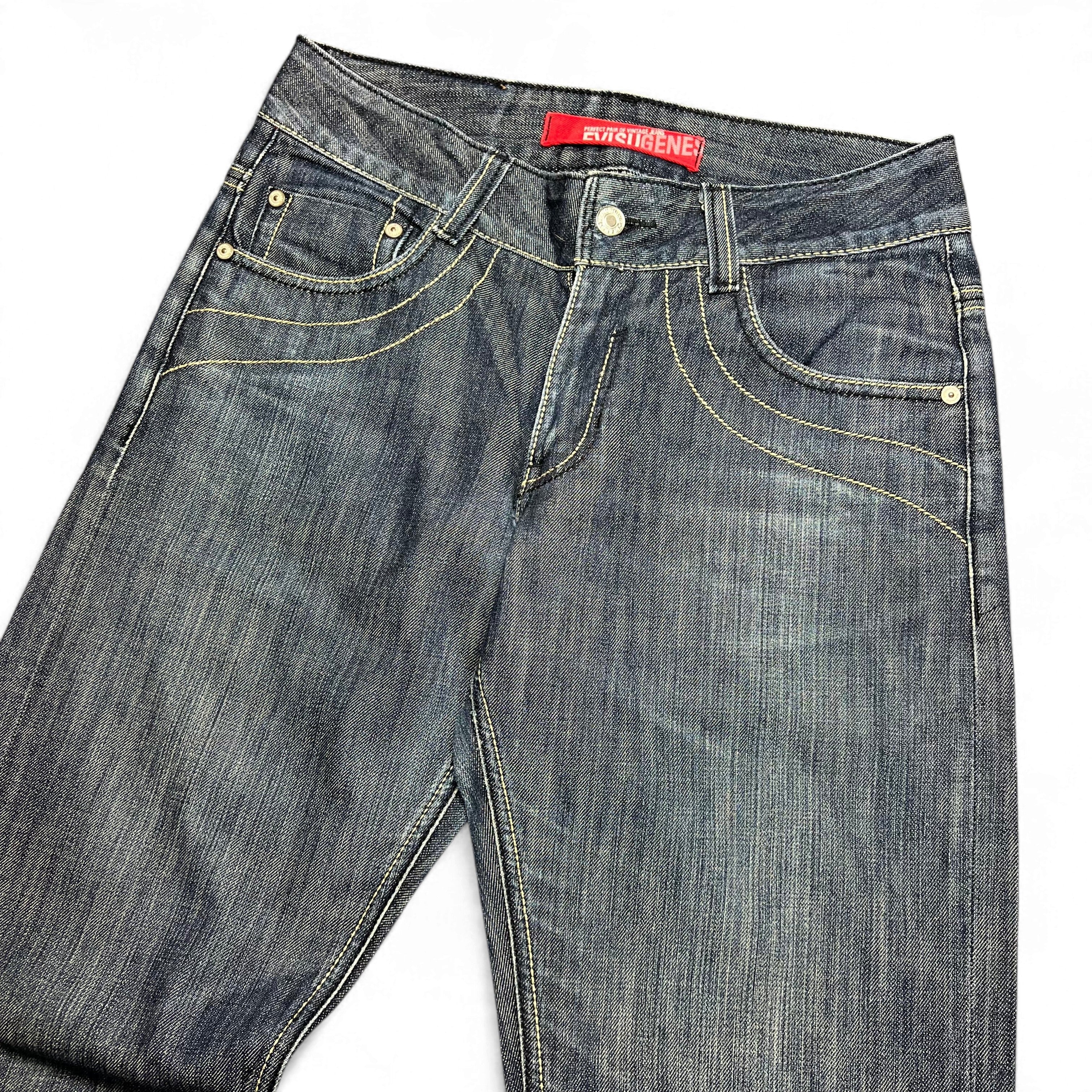 TWC Vintage dunkelblaue Jeans mit Kontrastnähten und rotem Markenlabel am Bund
