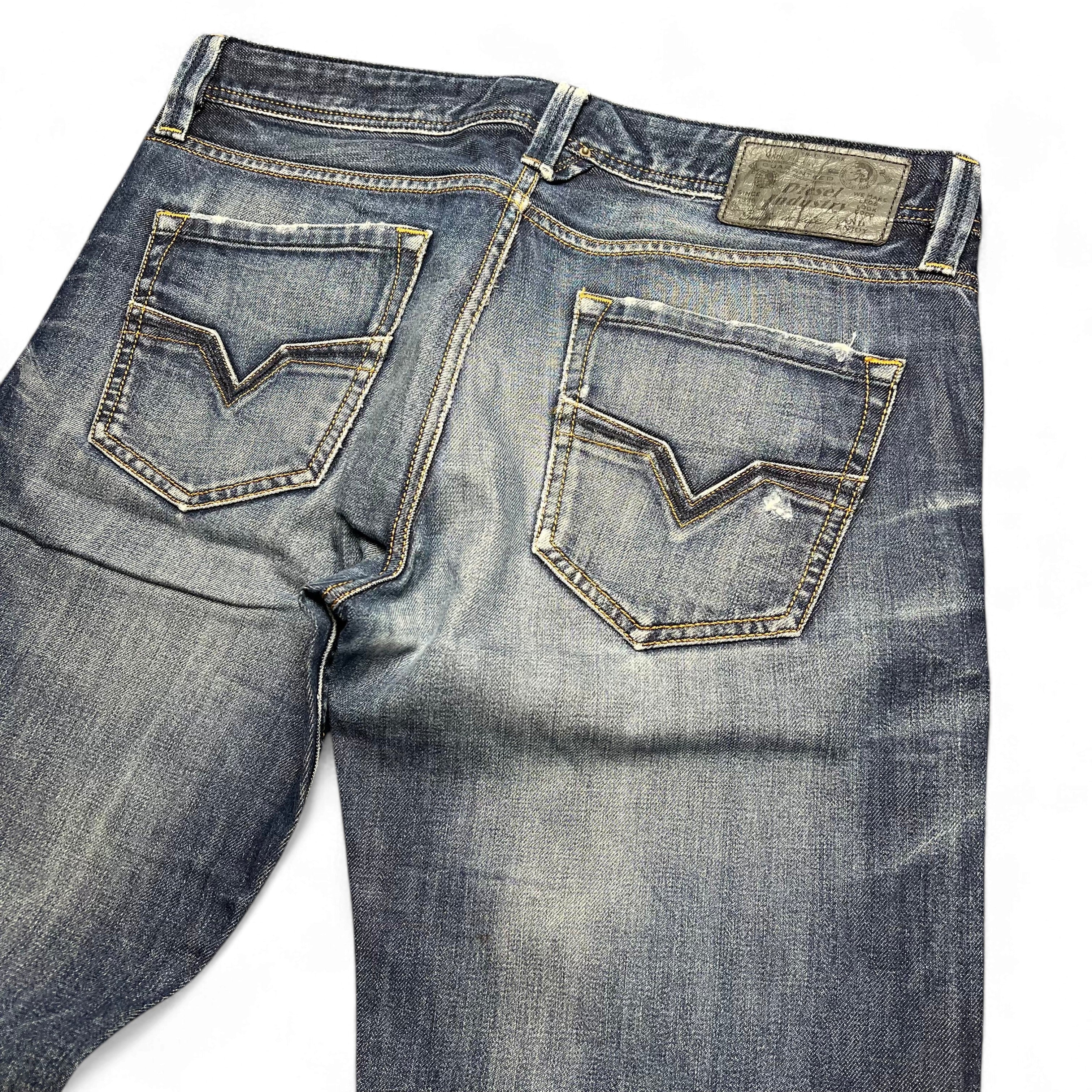 TWC Vintage Diesel Larkee Straight Jeans in verwaschenem Blau mit charakteristischen Gesäßtaschen und Lederpatch
