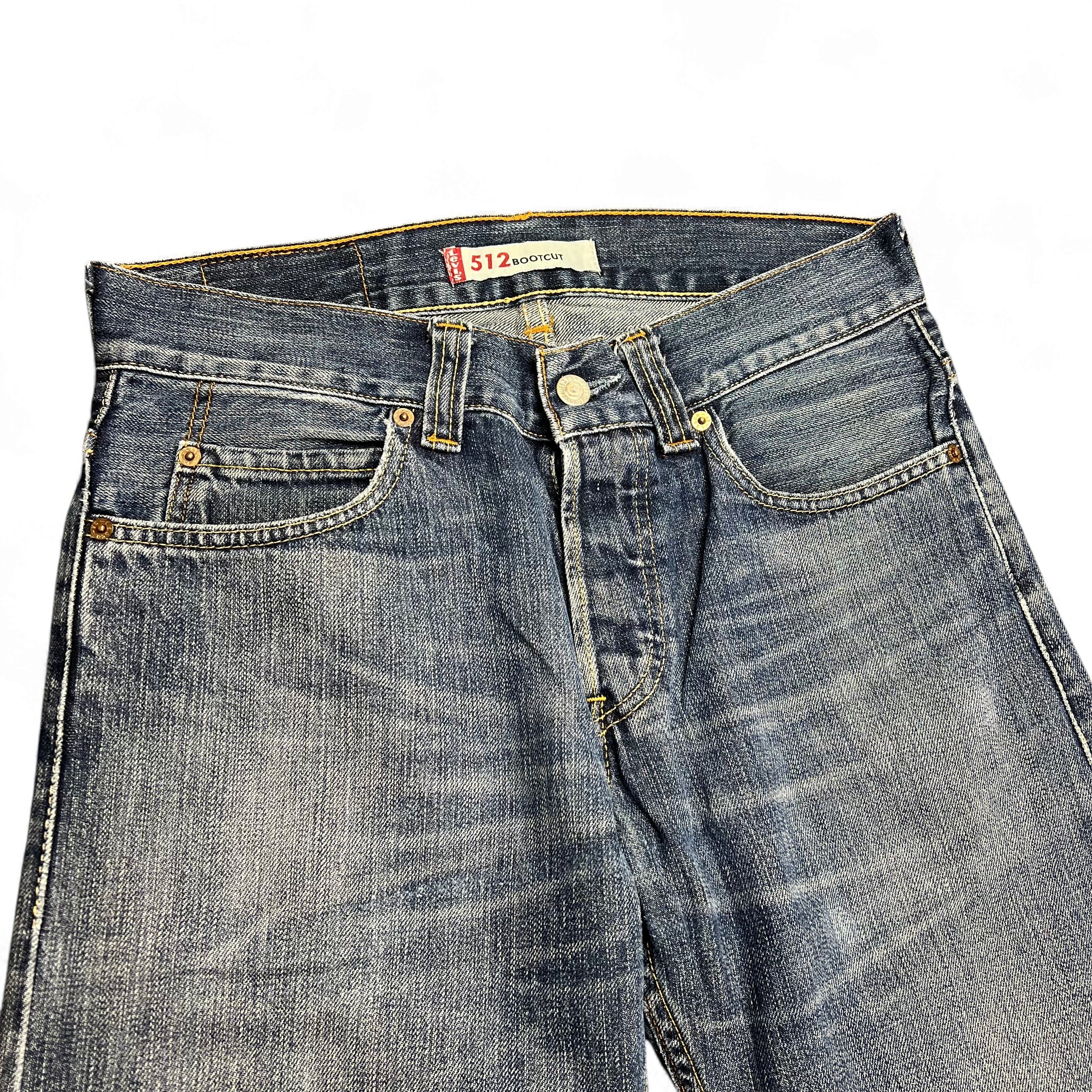 TWC Vintage Levi's 512 Bootcut Jeans in verwaschenem Blau mit klassischem Knopfverschluss und fünf Taschen