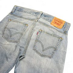 TWC Vintage Levi's Jeans in hellblauem Denim mit klassischem Lederpatch und Gesäßtaschen