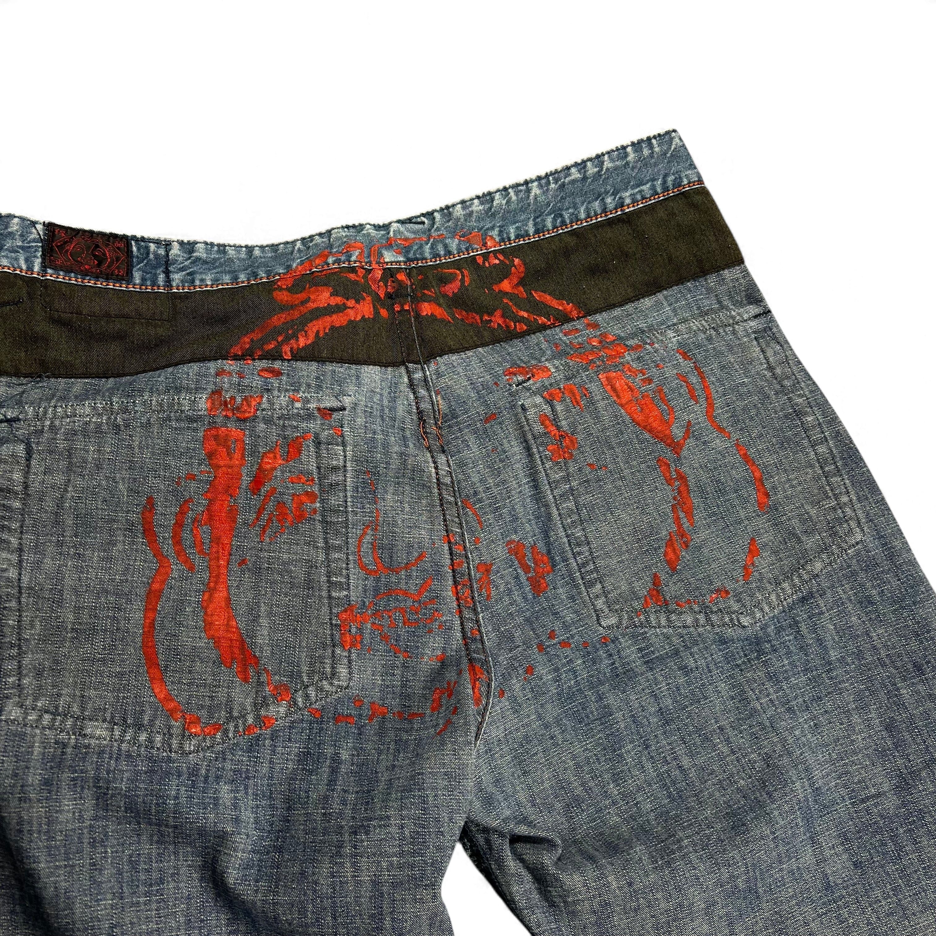 TWC Vintage Evisu Baggy Jeans in blauem Denim mit rotem Grafik-Print auf den Gesäßtaschen und schwarzem Bund