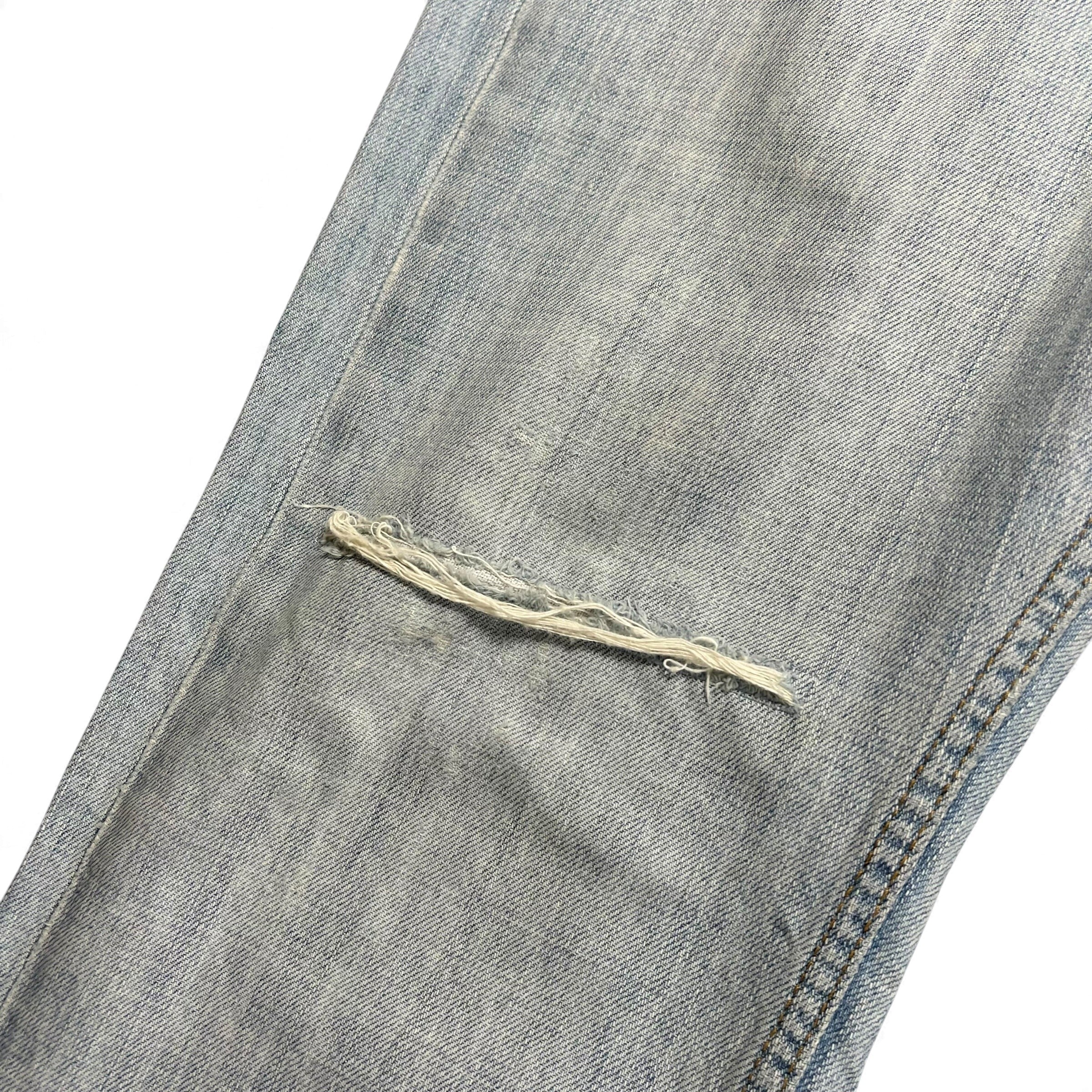 TWC Vintage Levi’s 527 Bootcut Jeans in hellblauem Denim mit Distressed-Detail am Knie