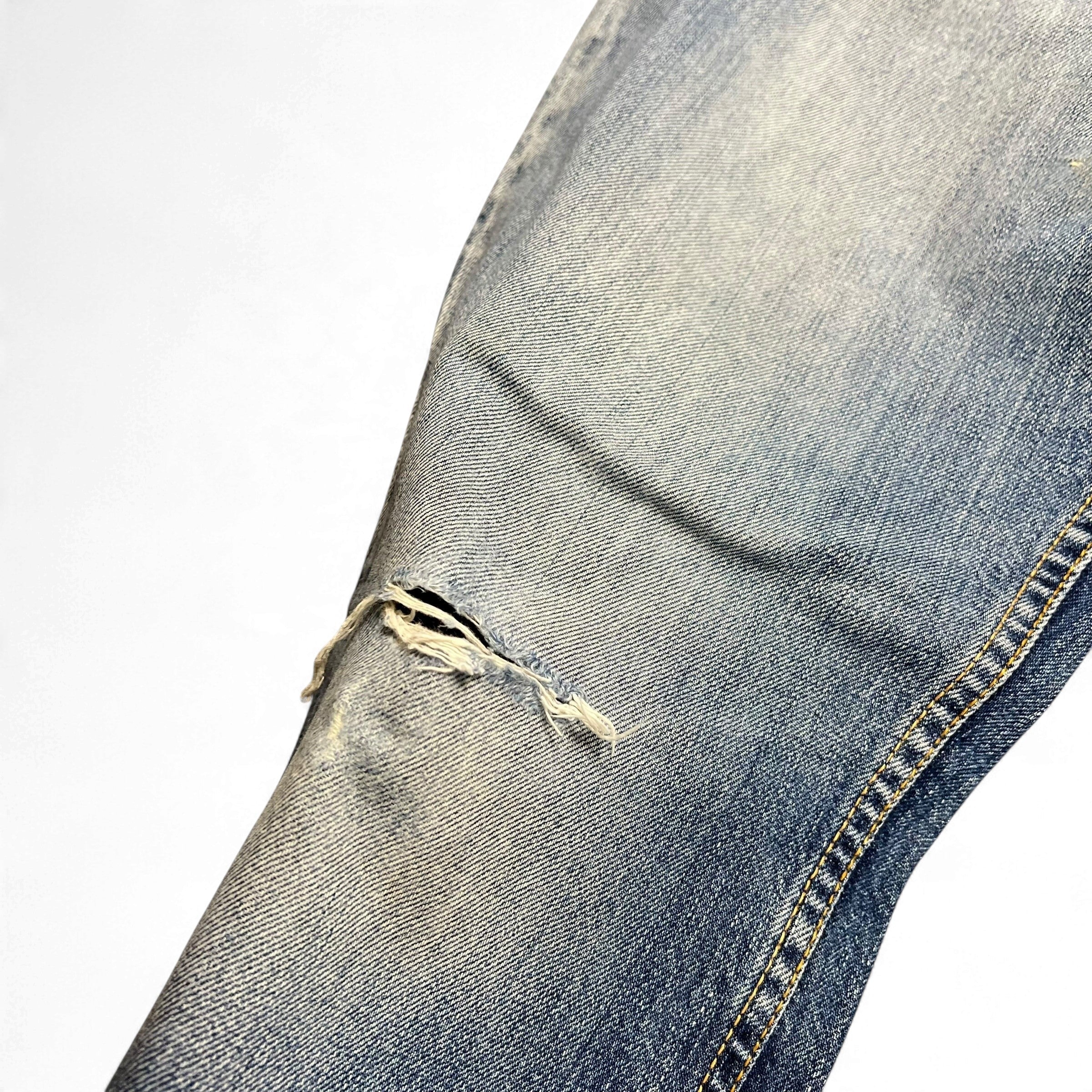 TWC Vintage Levi’s 512 Bootcut Jeans in hellblauem Denim mit markantem Riss am Knie
