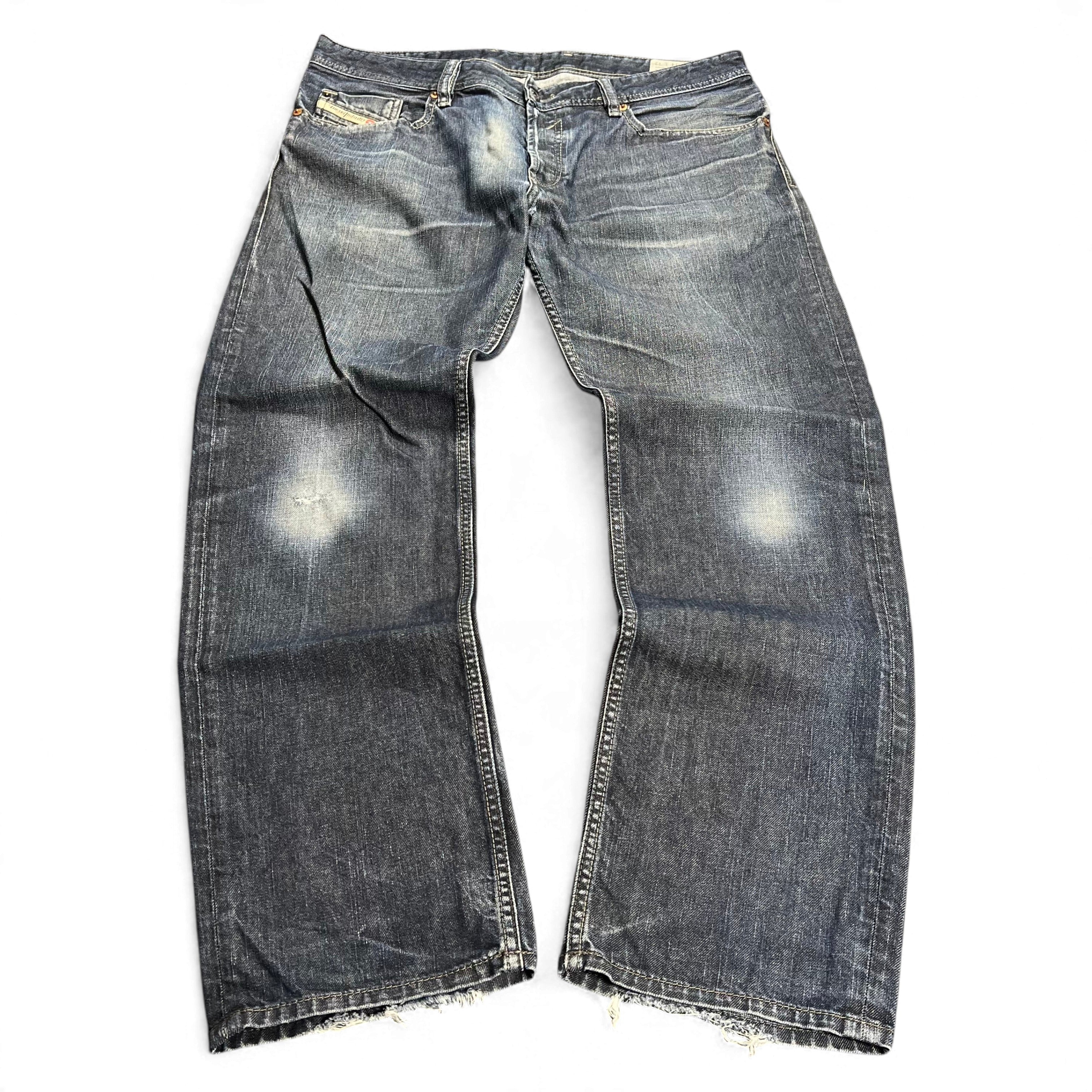 TWC Vintage Diesel Waykee Straight Jeans in verwaschenem Blau mit Used-Look und ausgefransten Beinabschlüssen