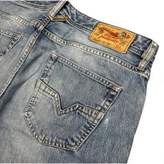 TWC Vintage Diesel Larkee Straight Jeans in verwaschenem Blau mit Leder-Label und Gesäßtasche
