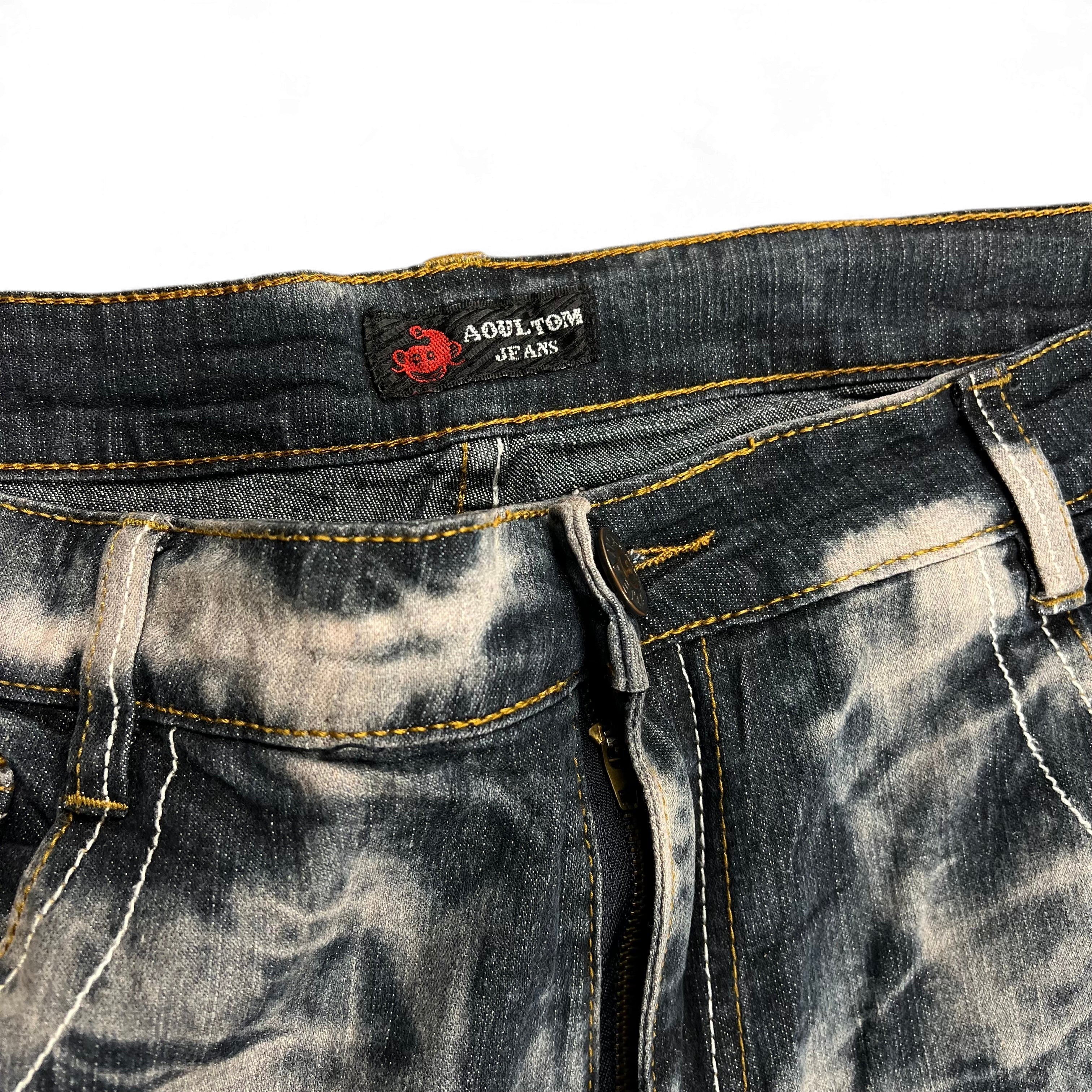 TWC Vintage japanische Jeans mit verwaschener Waschung und kontrastierenden gelben Nähten im Detail