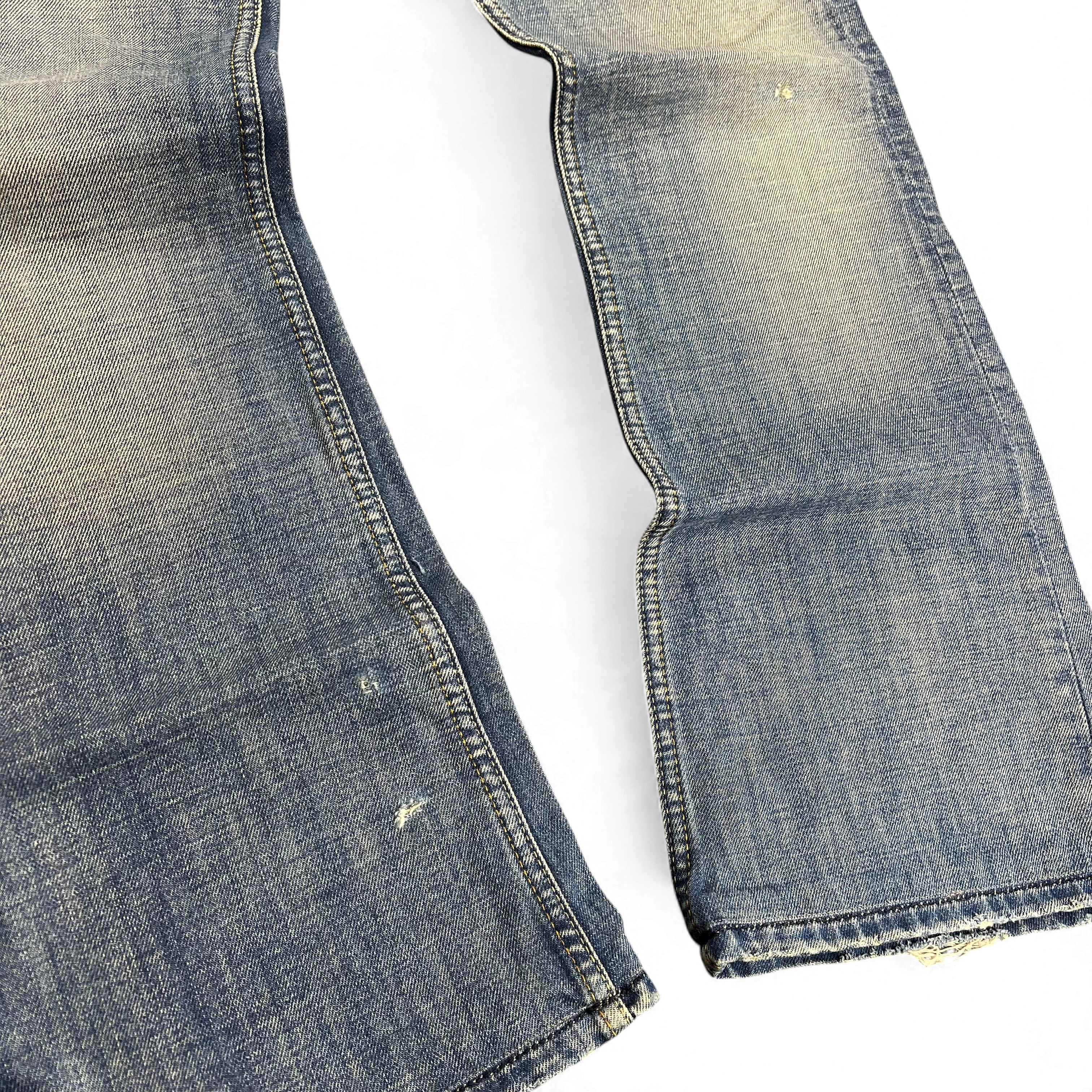 TWC Vintage Diesel Zathan Bootcut Jeans in blauem Denim mit dezenten Used-Effekten und Abnutzungsspuren