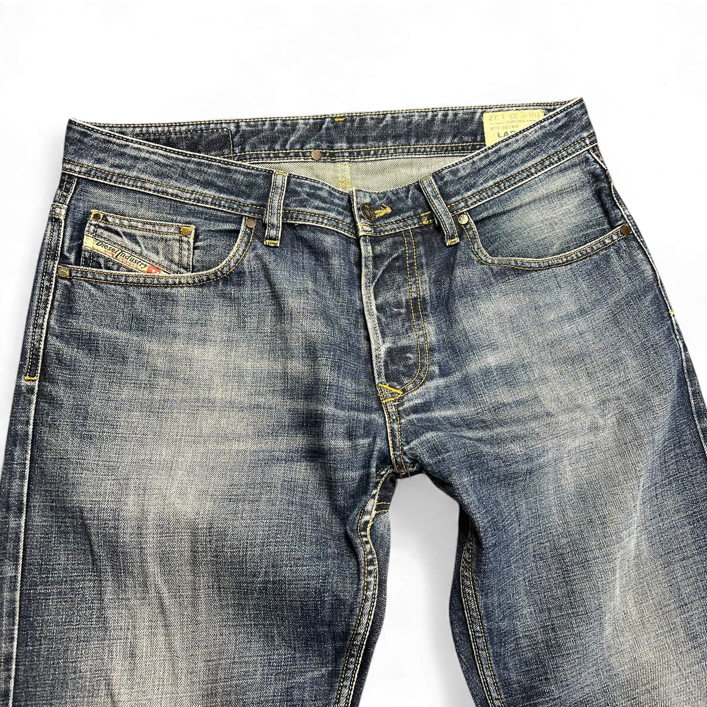 TWC Vintage Diesel Larkee Straight Jeans in verwaschenem Blau mit klassischem Five-Pocket-Design