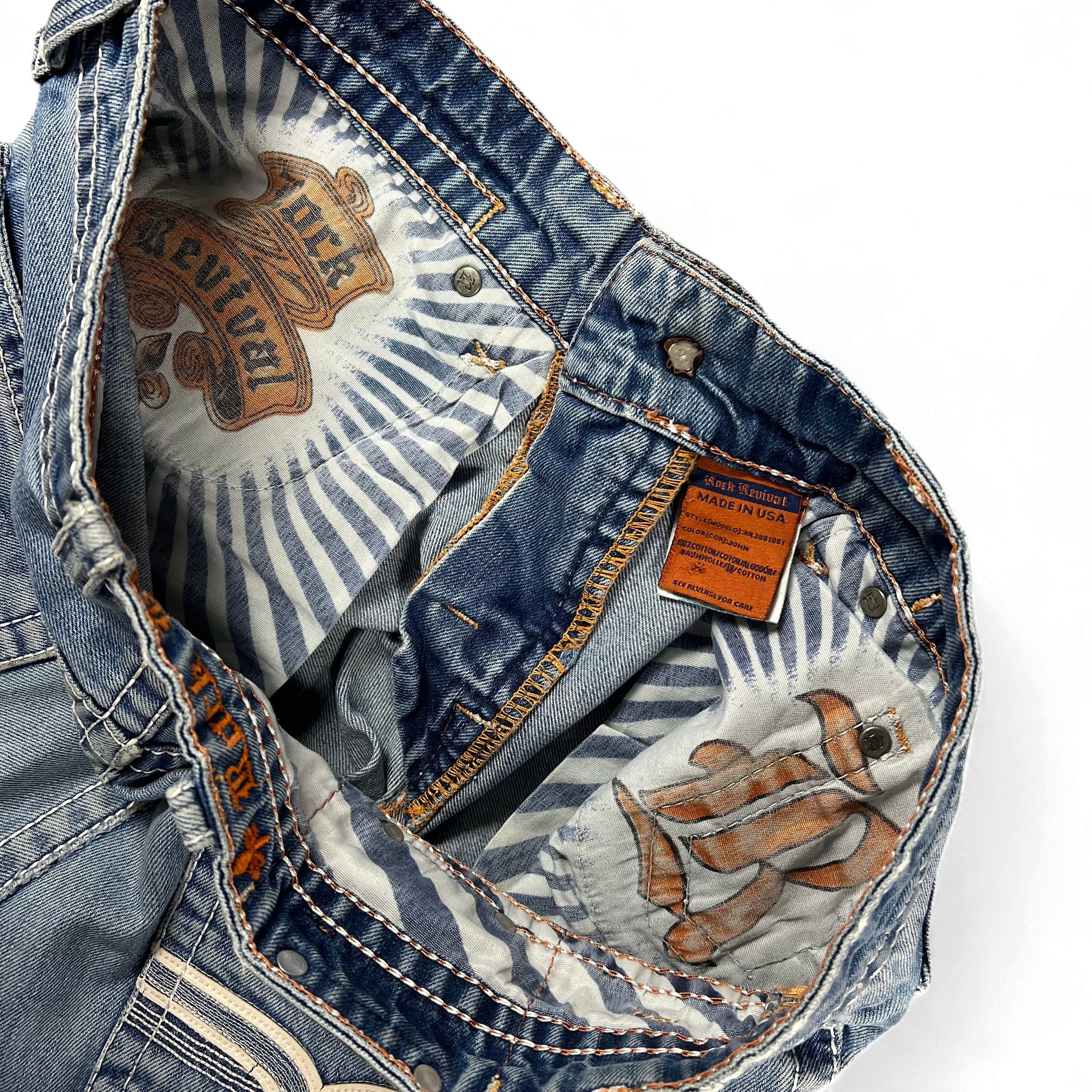 TWC Vintage Rock Revival Baggy Jeans mit blauem Denim, kontrastierenden Nähten und bedrucktem Innenfutter
