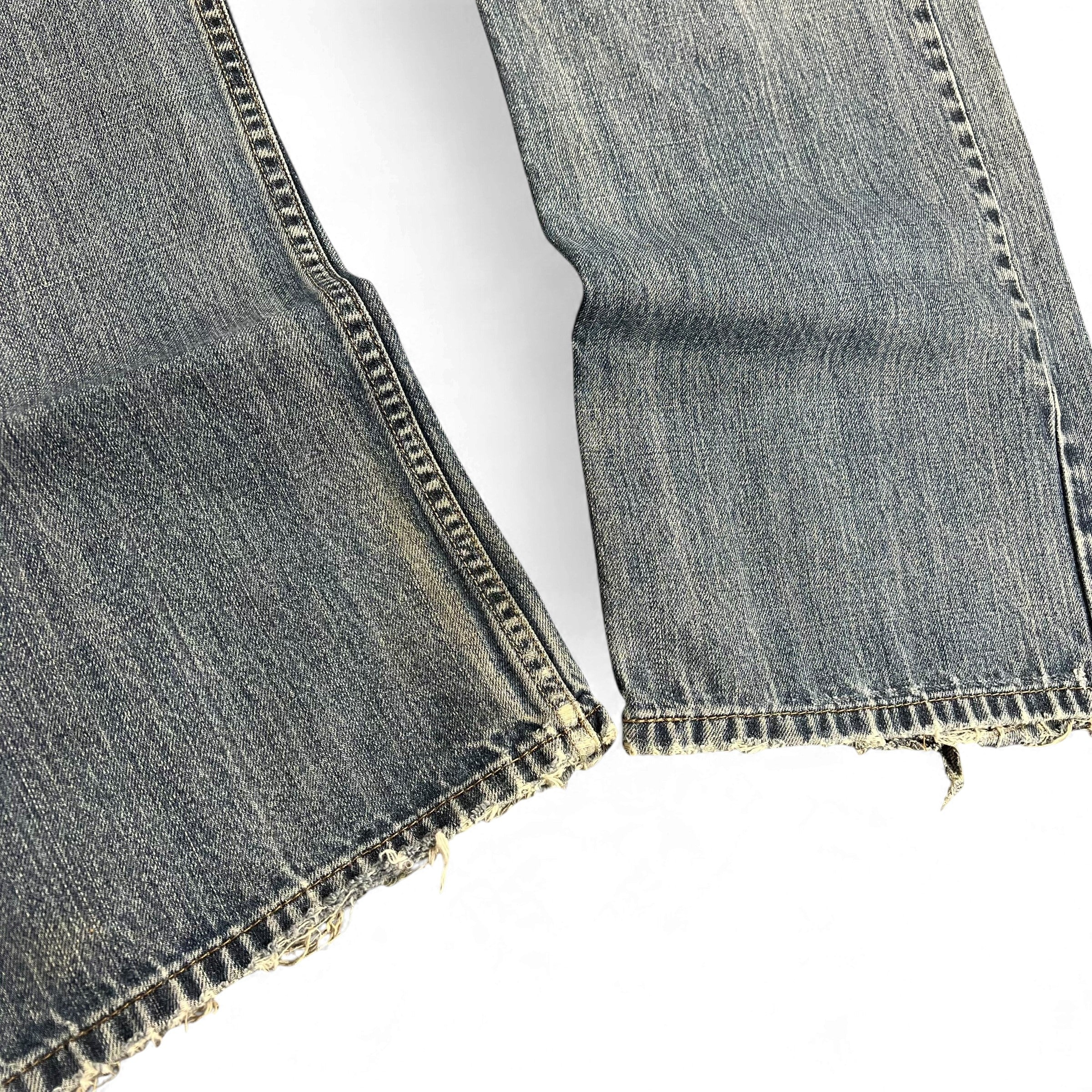 TWC Vintage Levi’s 527 Bootcut Jeans in verwaschenem Blau mit ausgefransten Beinabschlüssen
